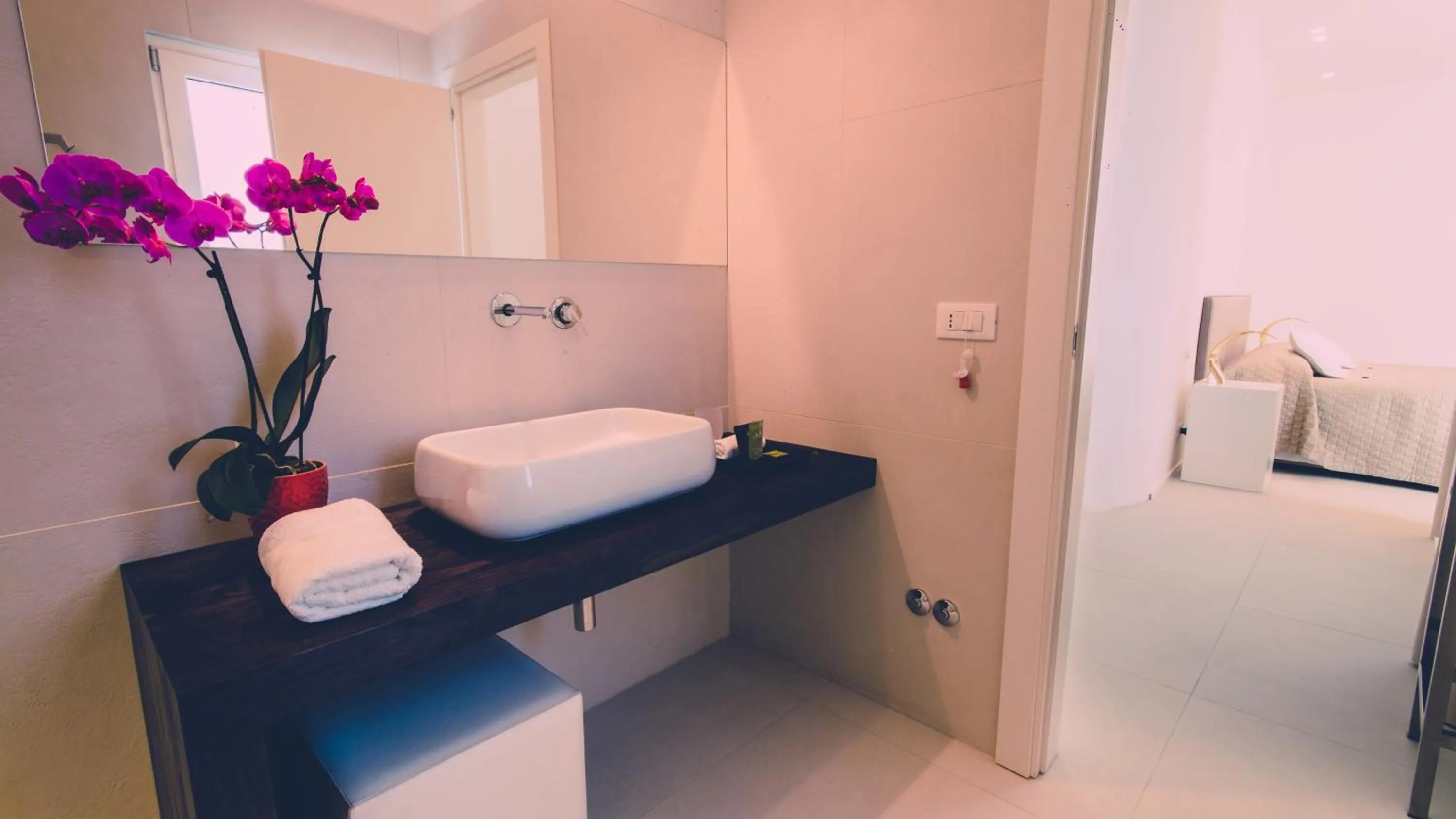 Bathroom, Bed in Siracusa Luxury Apartment
