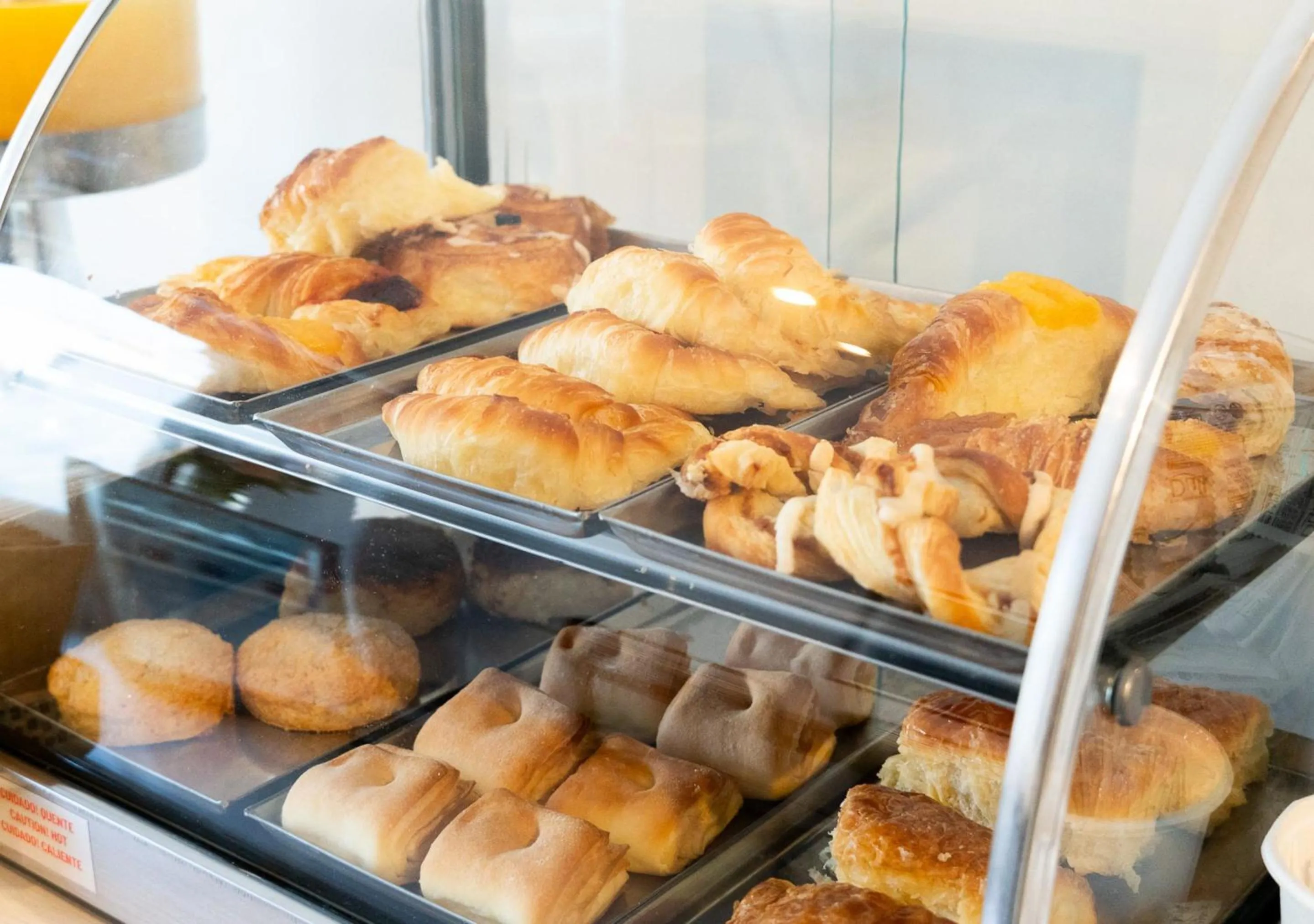 Breakfast in La Cisterna by DOT Suites