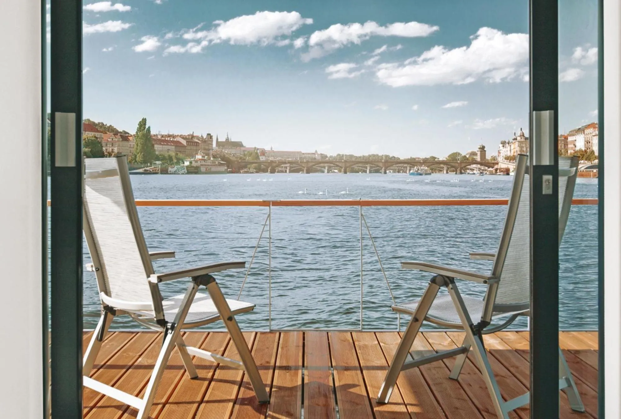 Landmark view in VIPliving Houseboat