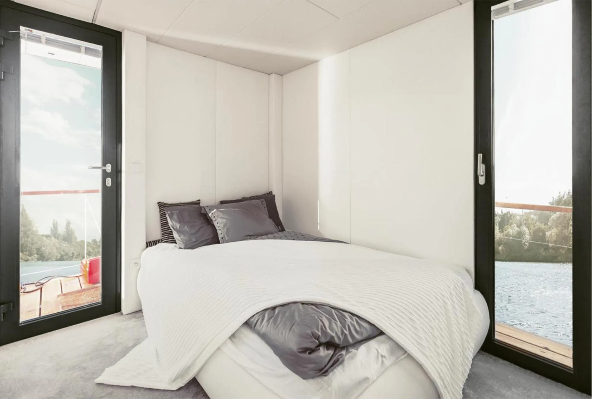 Bedroom, Bed in VIPliving Houseboat