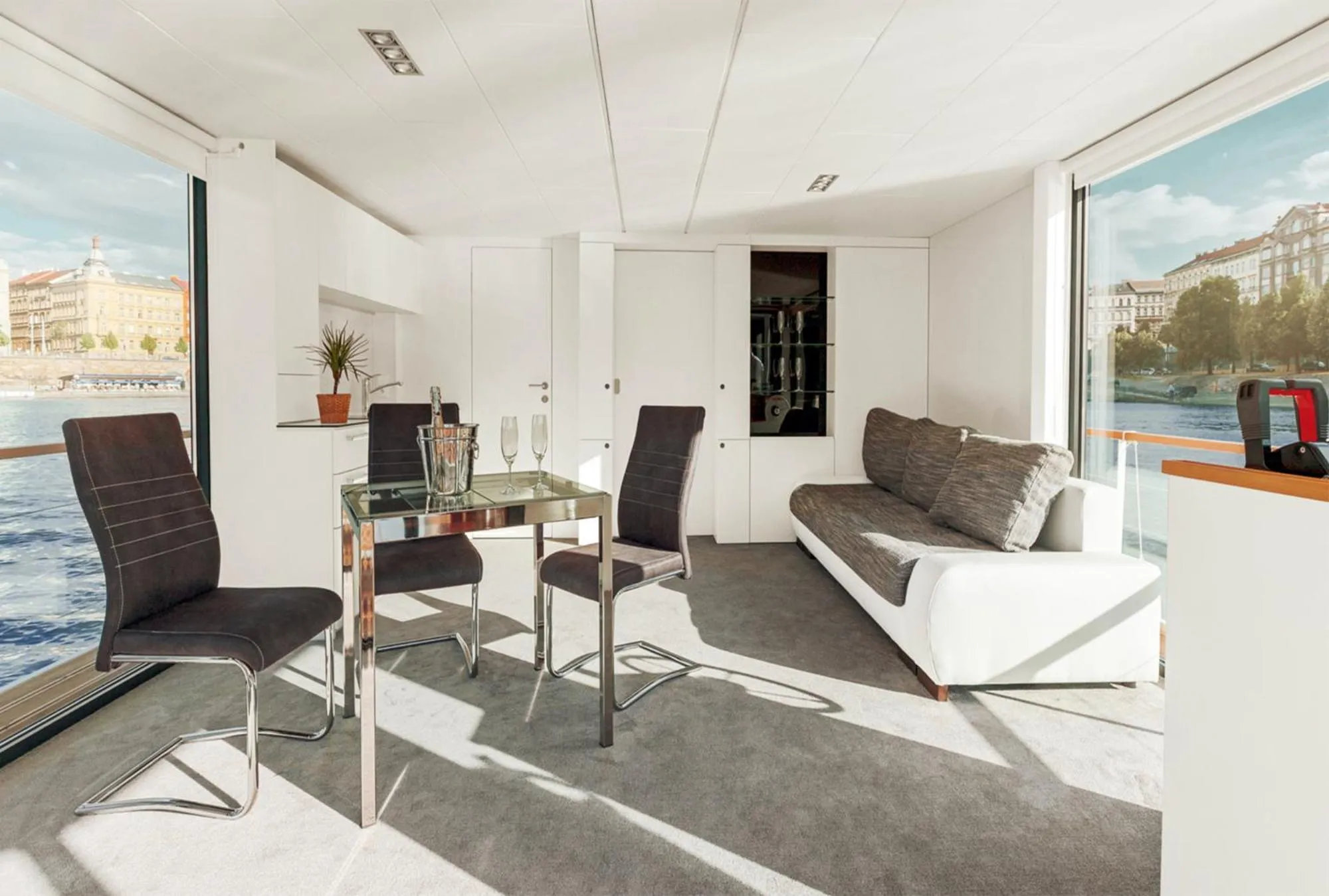Living room in VIPliving Houseboat