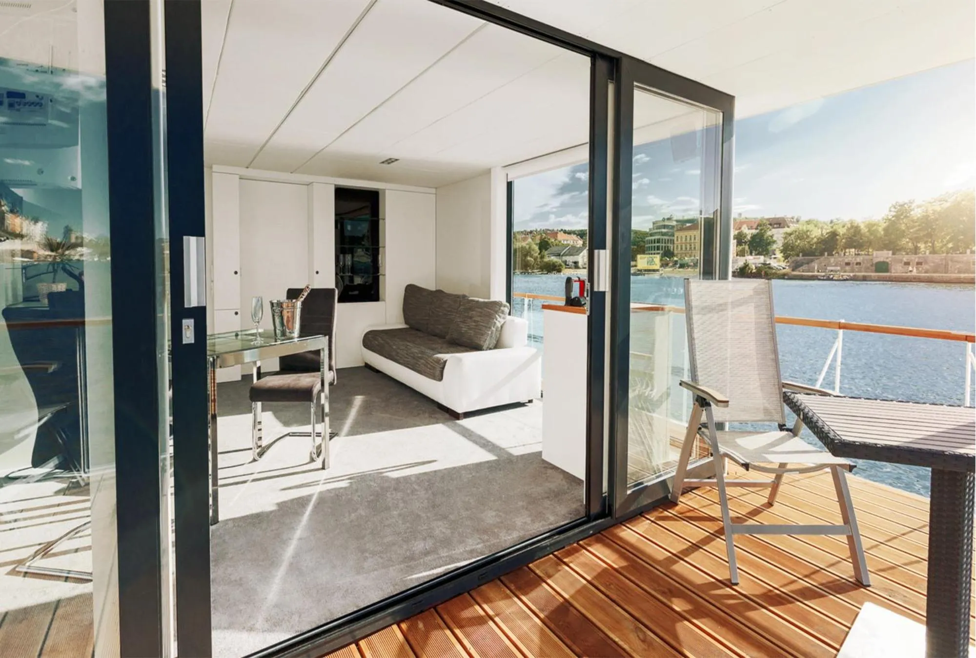 Living room in VIPliving Houseboat