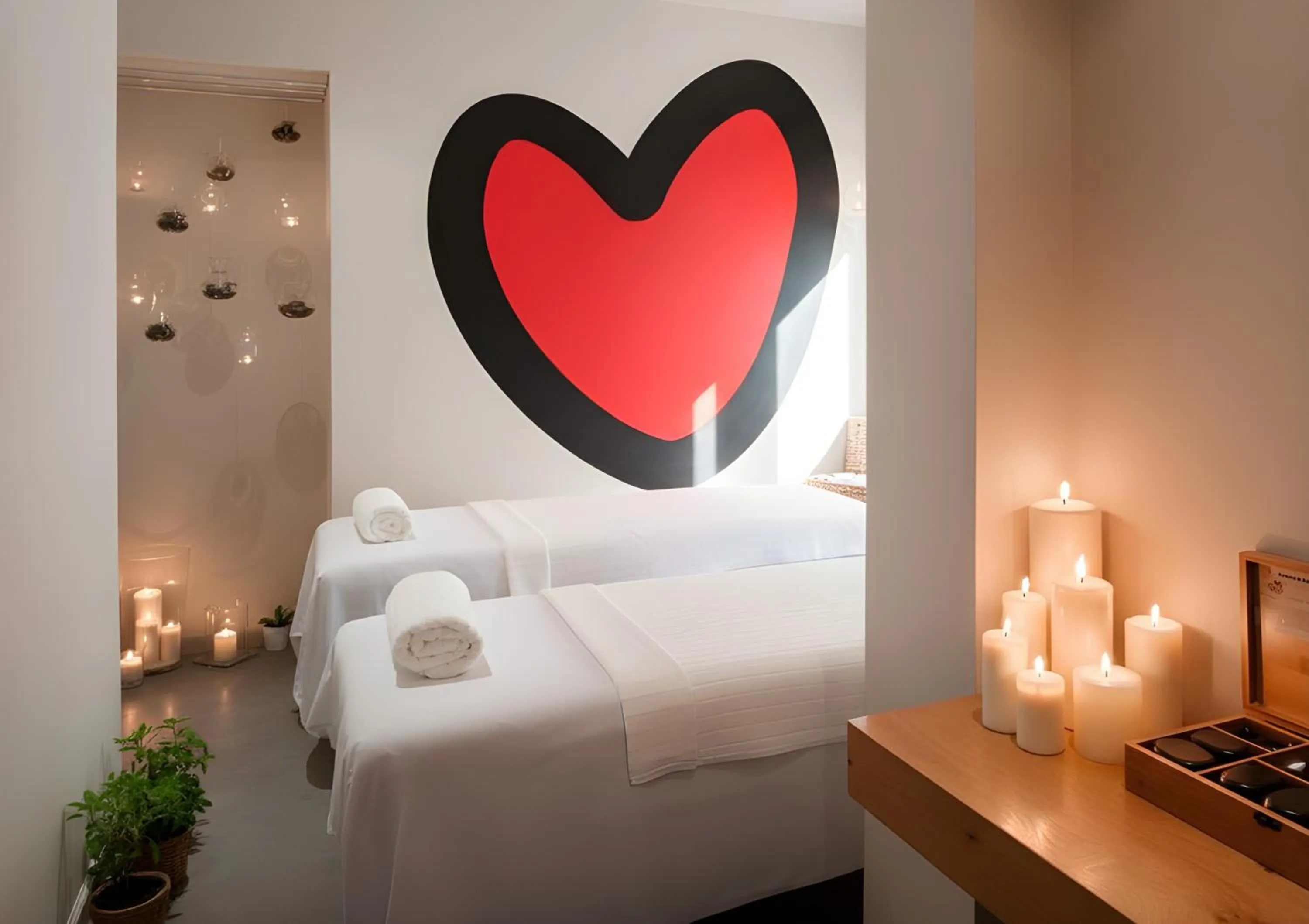 Massage, Bed in Cucu Hotel