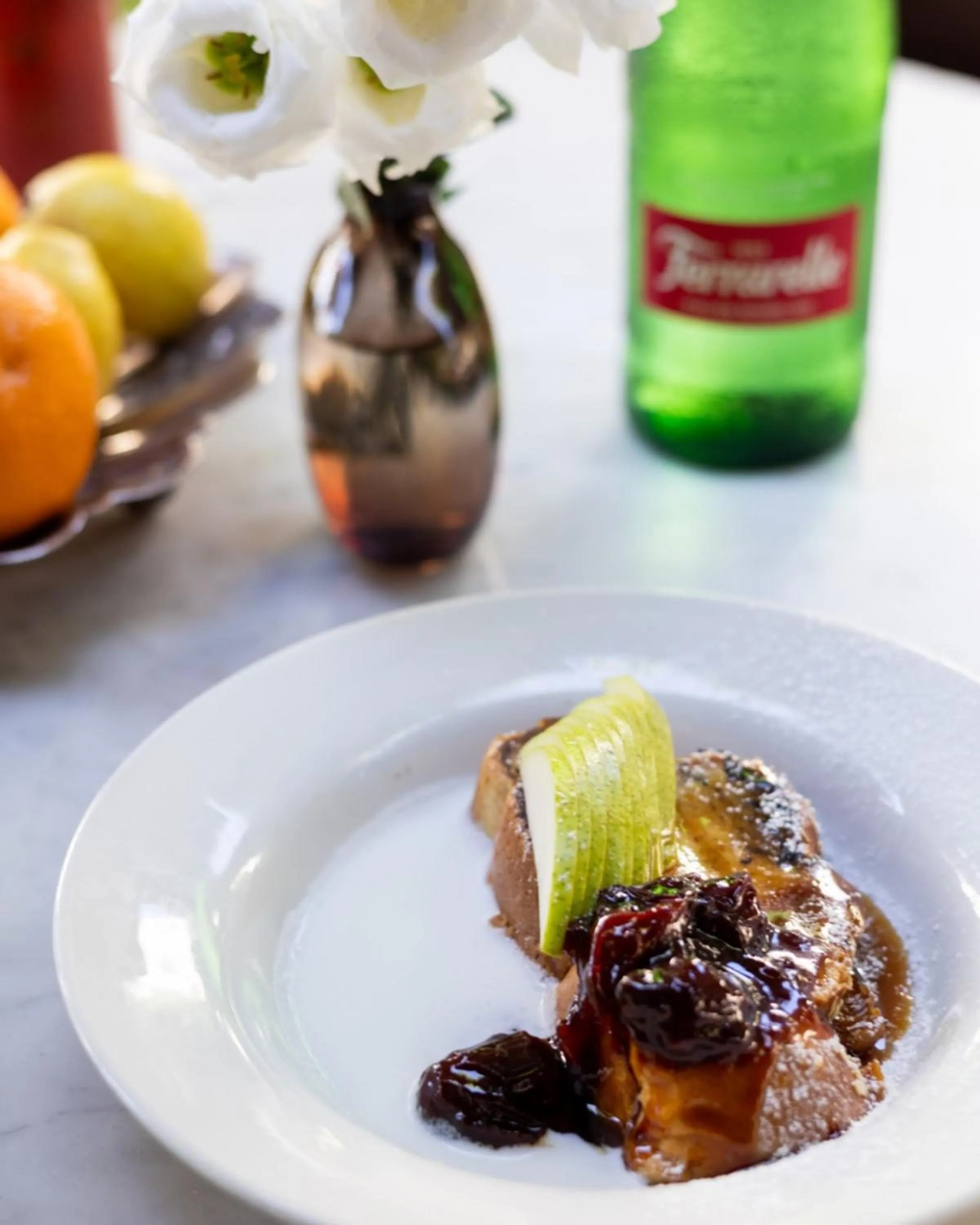 Restaurant/places to eat in Cucu Hotel