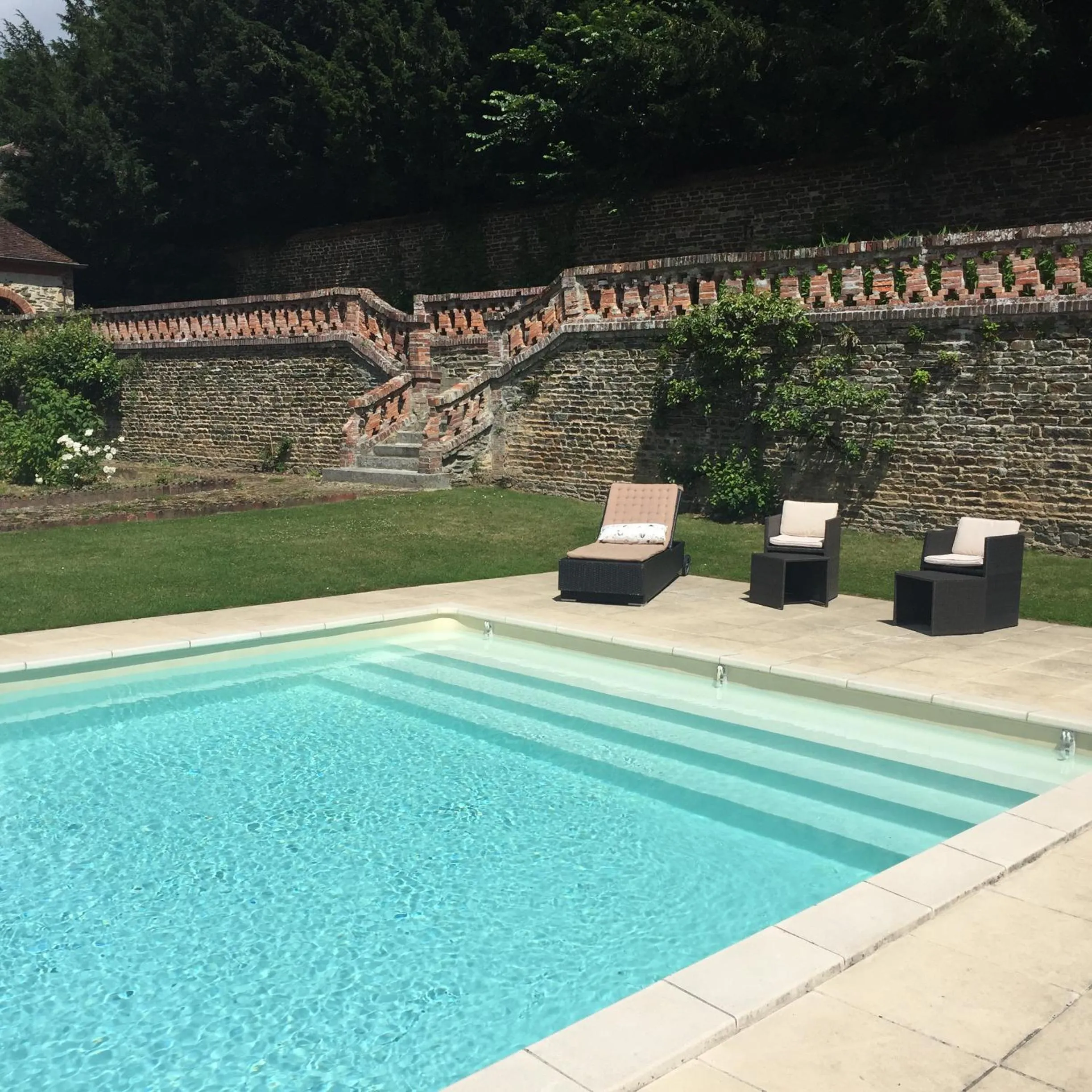 Swimming pool in Le Manoir de Bénédicte B&B