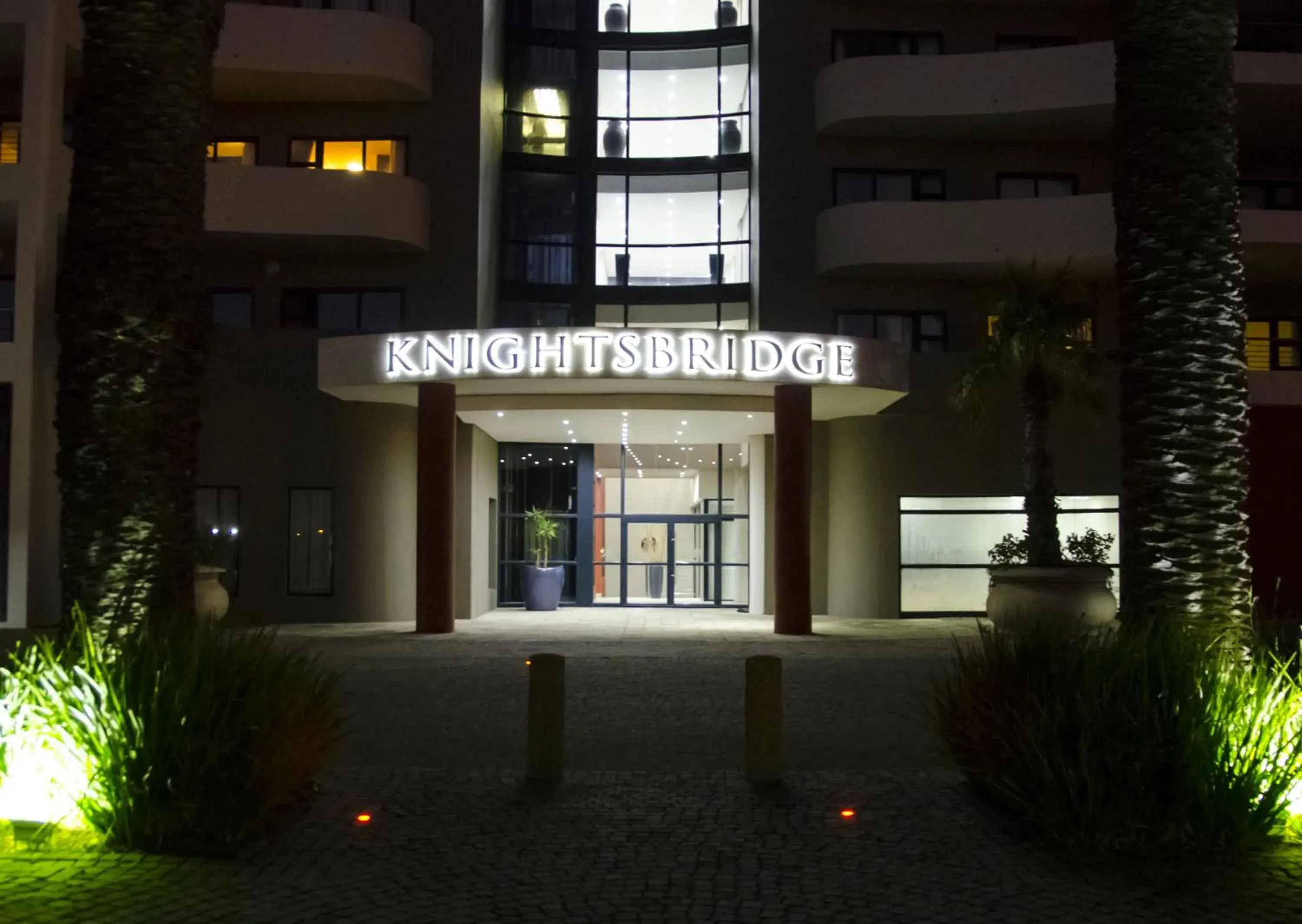 Facade/entrance in Knightsbridge Luxury Apartments Facade/entrance in Knightsbridge Luxury Apartments