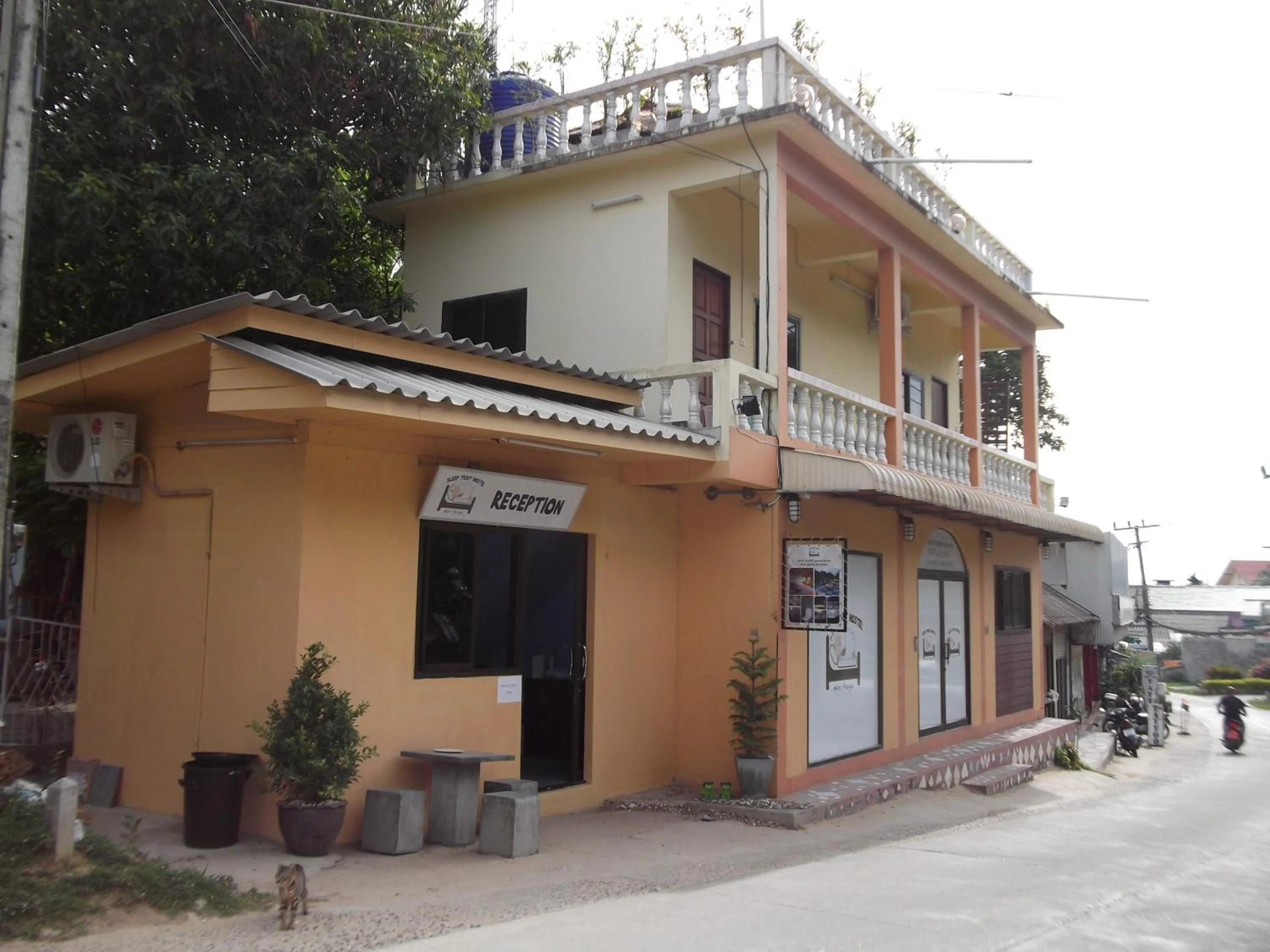 Property building in Sleep Tight Hostel at Koh Phangan