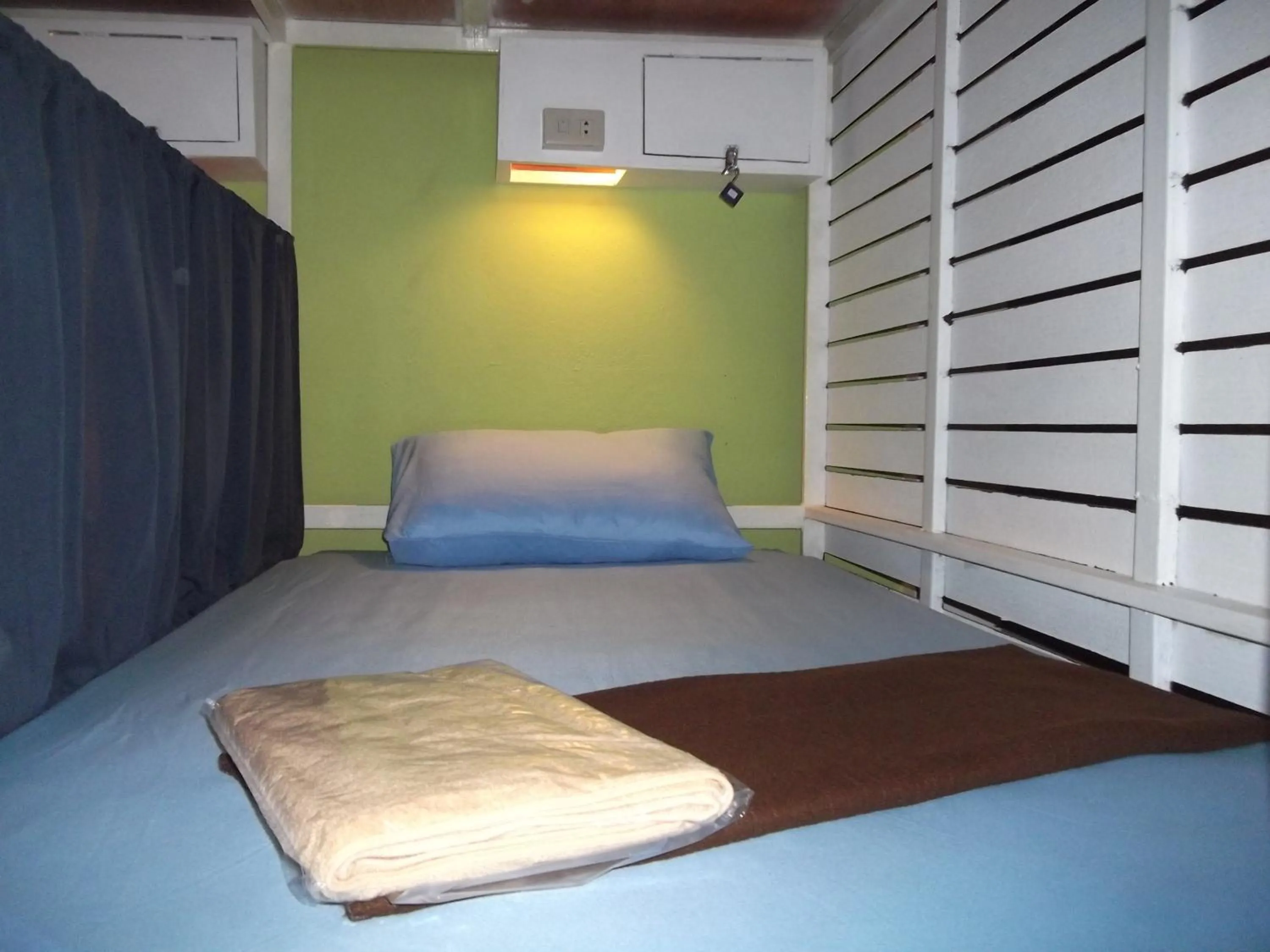 Bed in Sleep Tight Hostel at Koh Phangan