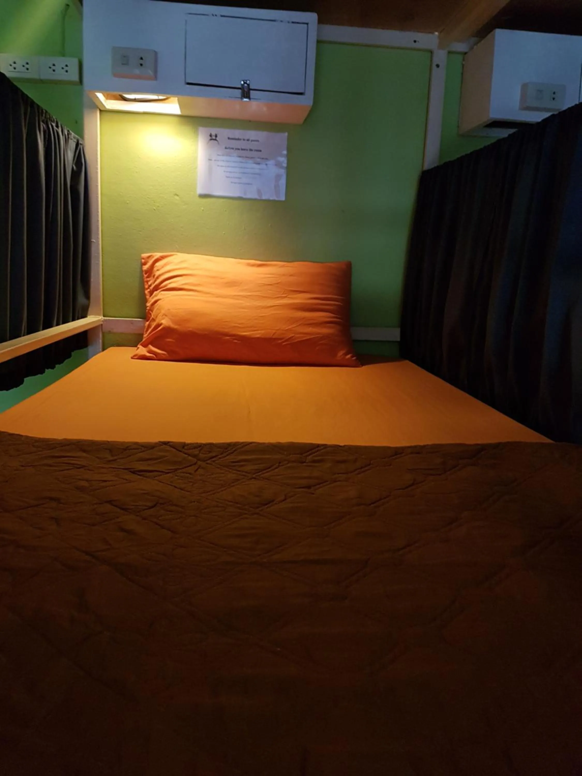 Bed in Sleep Tight Hostel at Koh Phangan