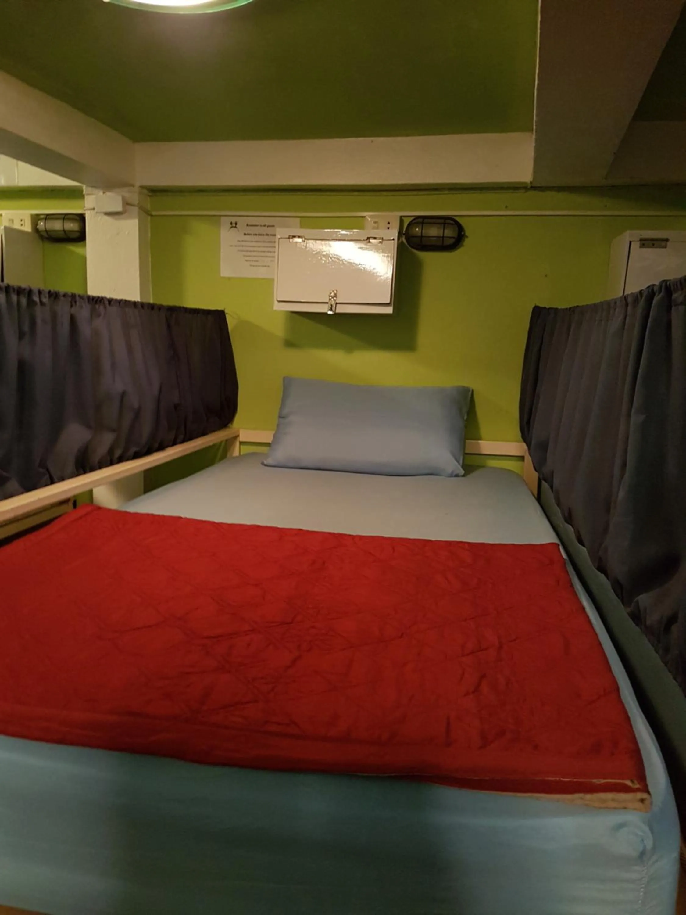 Bed in Sleep Tight Hostel at Koh Phangan