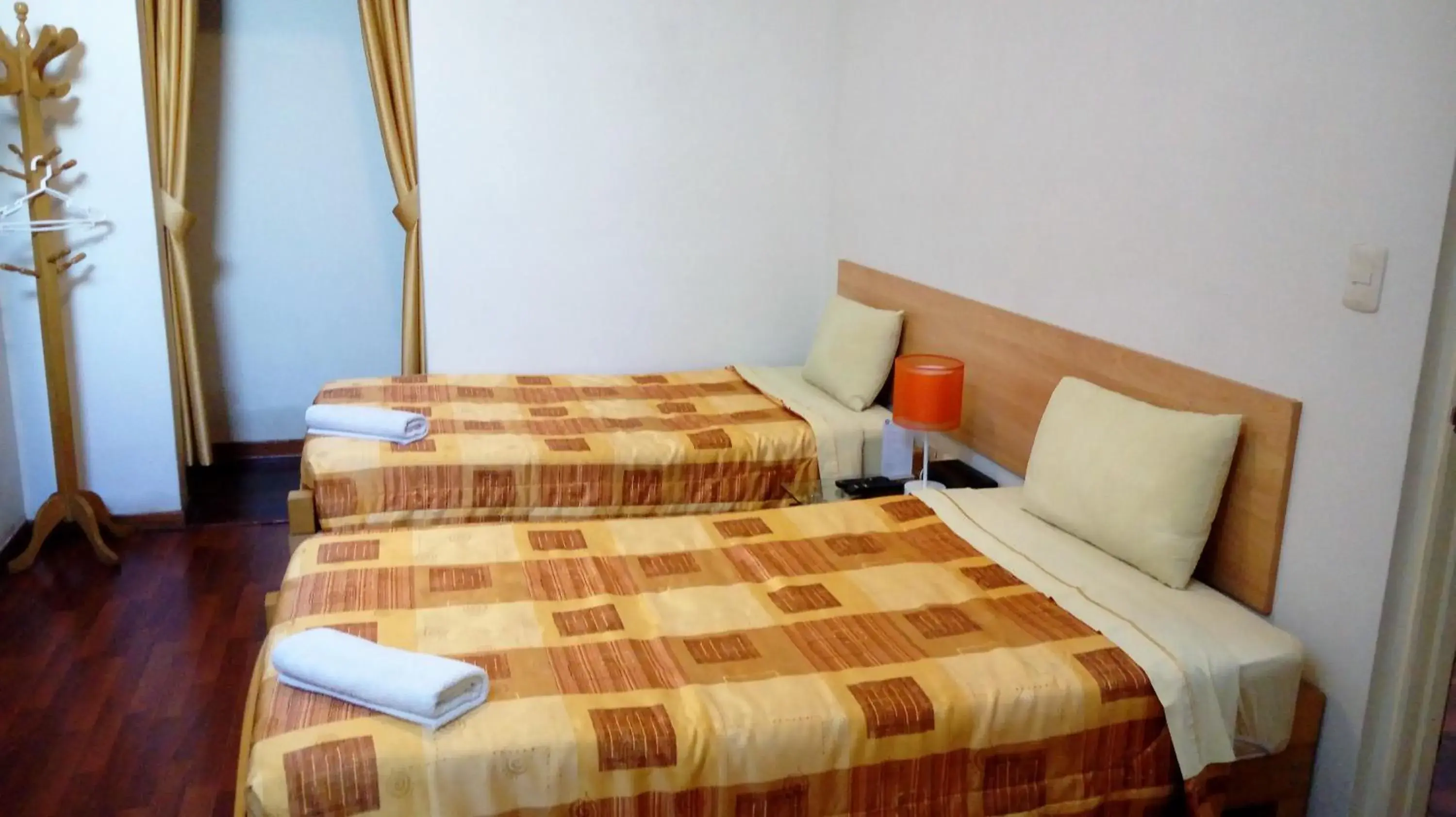 Twin Room with Private Bathroom in Hotel Pradera Verde Inn Twin Room with Private Bathroom in Hotel Pradera Verde Inn
