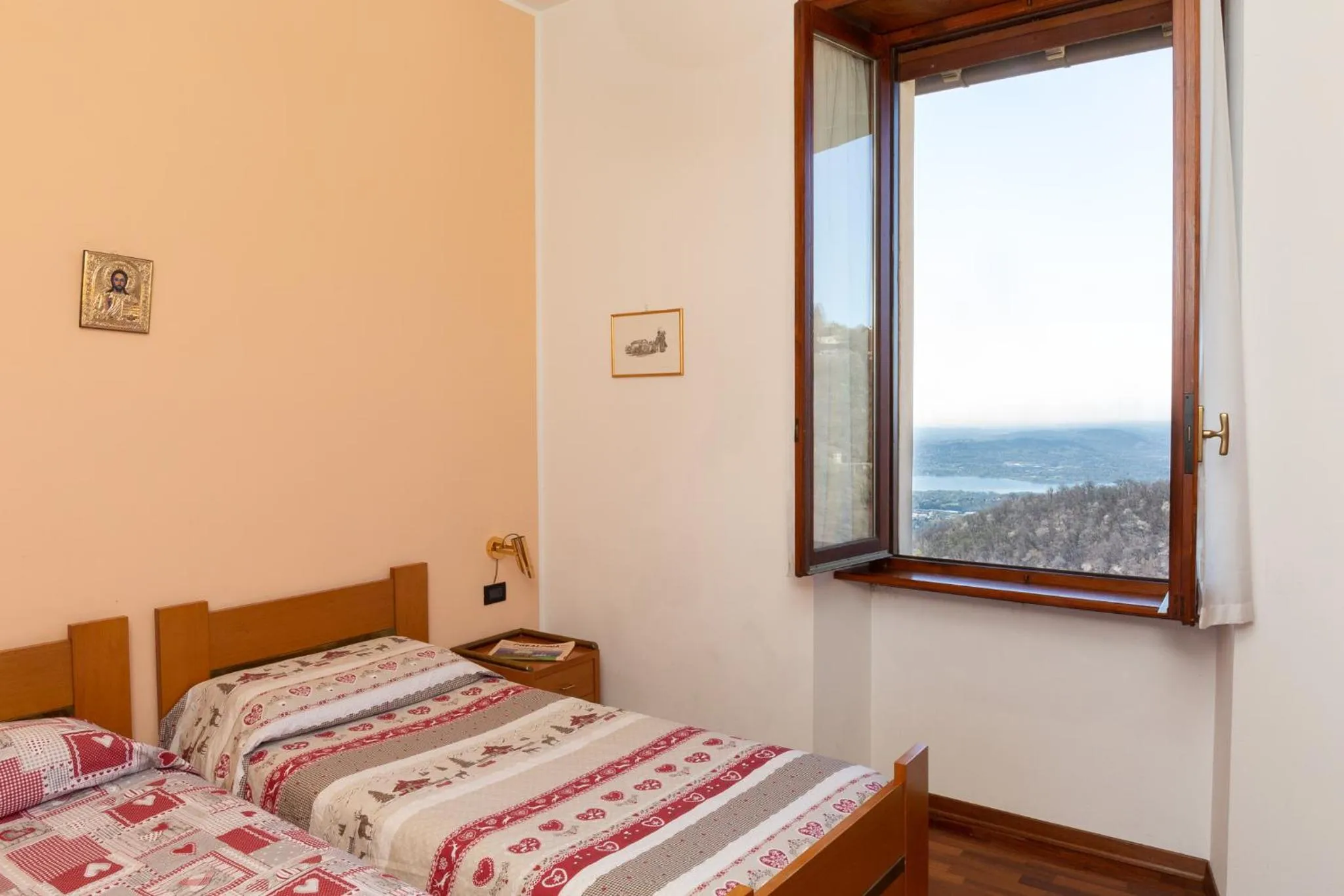 Photo of the whole room, Bed in Albergo Sacro Monte Varese