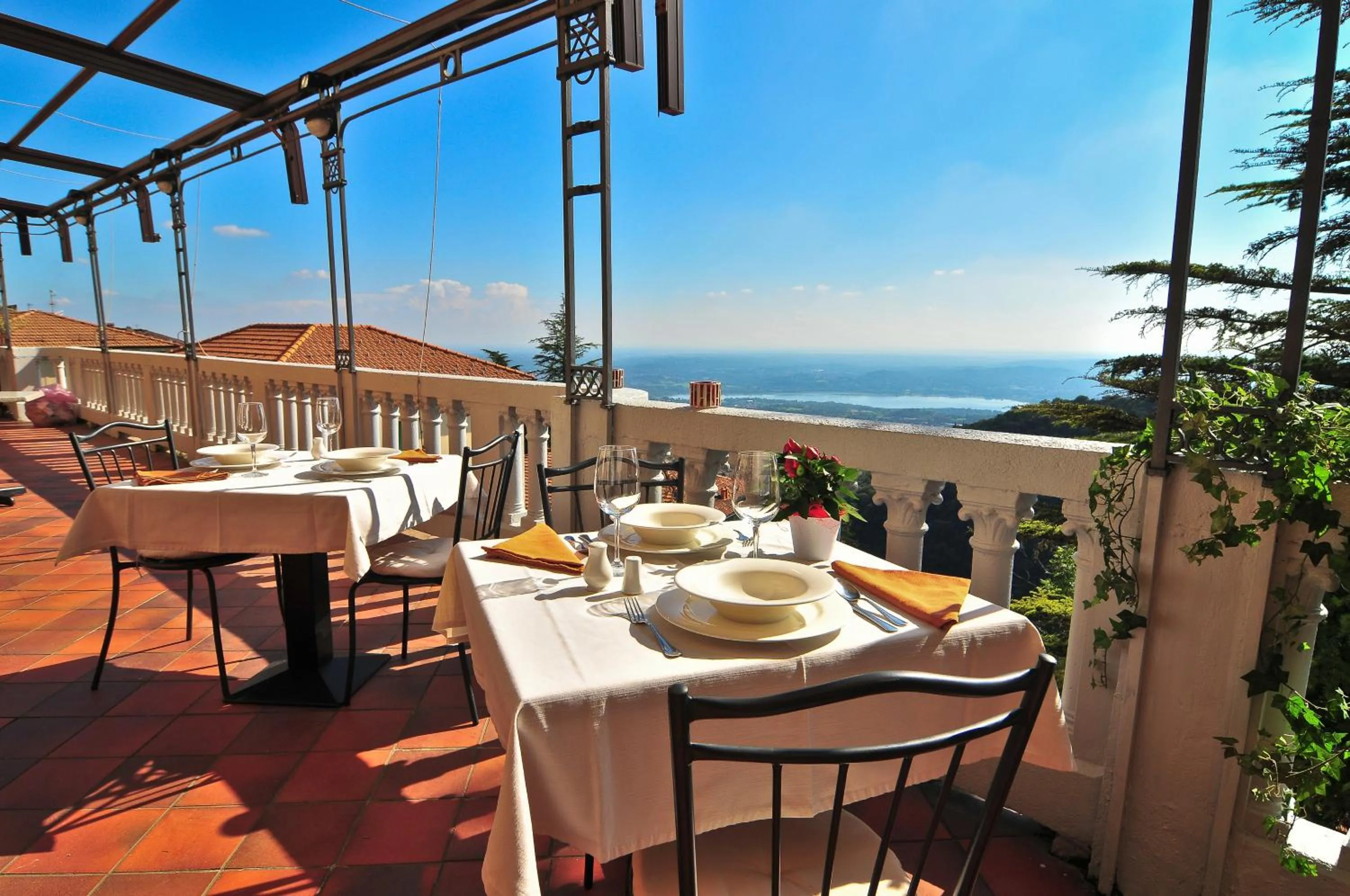 Restaurant/places to eat in Albergo Sacro Monte Varese
