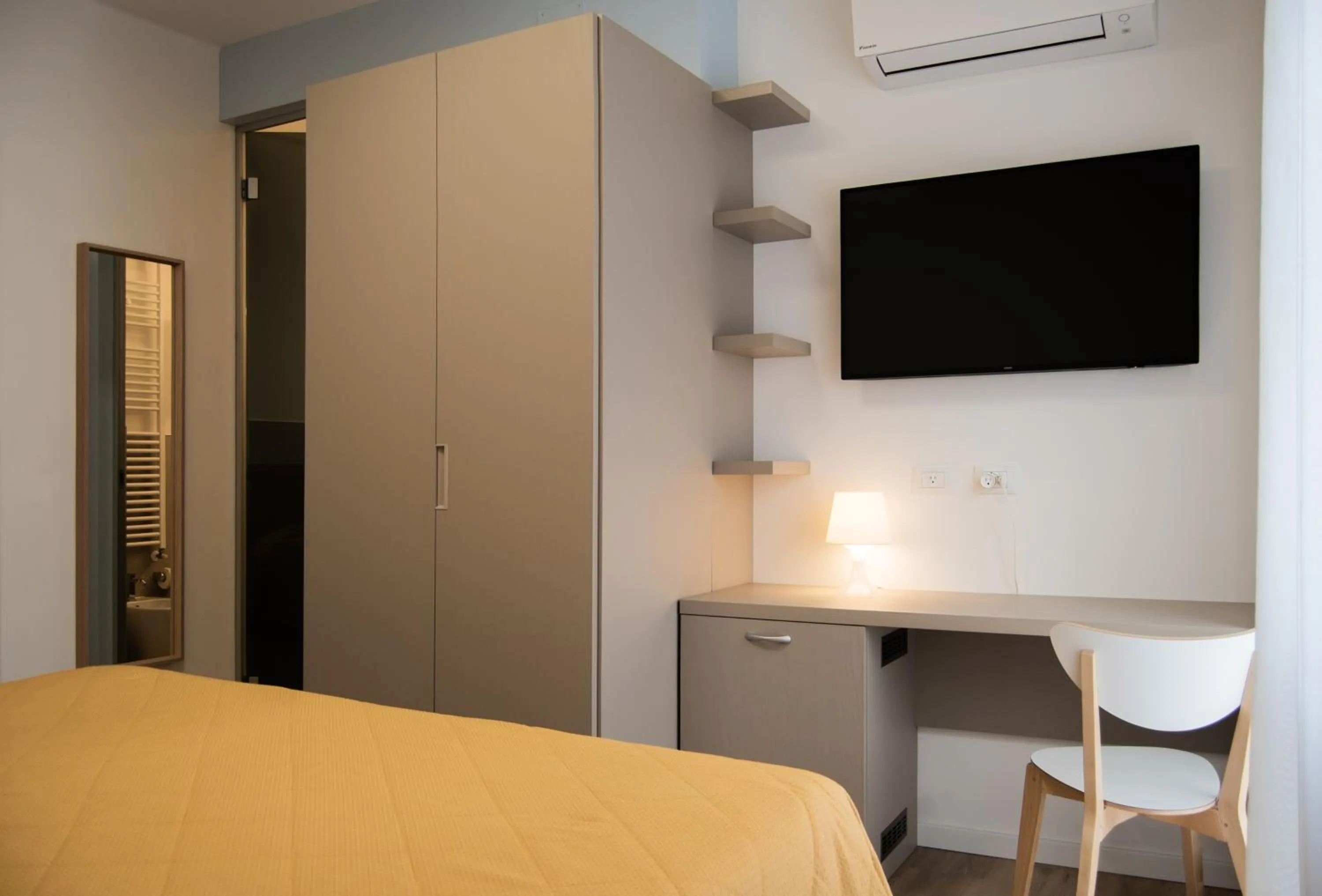 TV and multimedia, Bed in Hotel Oliva