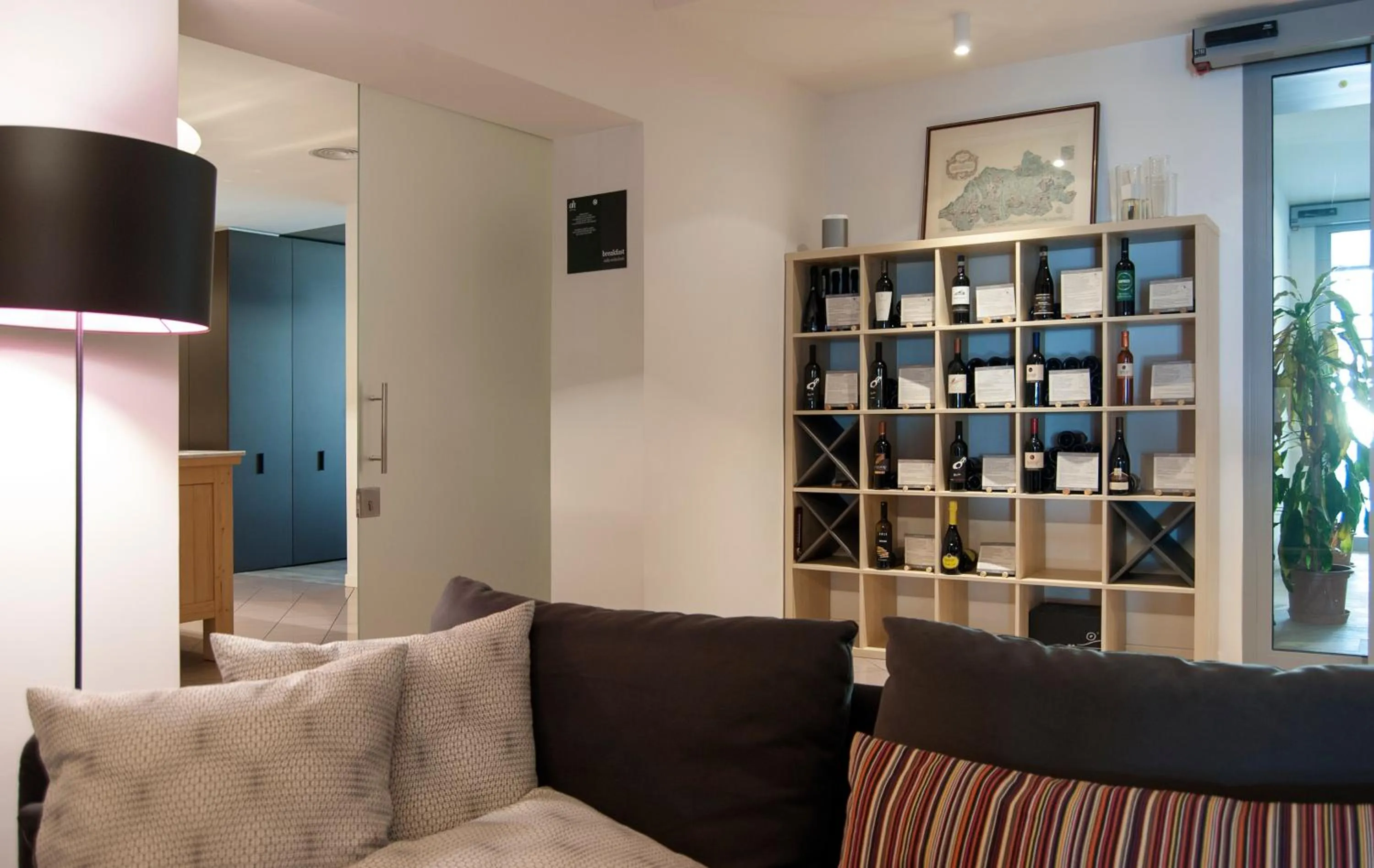 Communal lounge/ TV room in Hotel Oliva