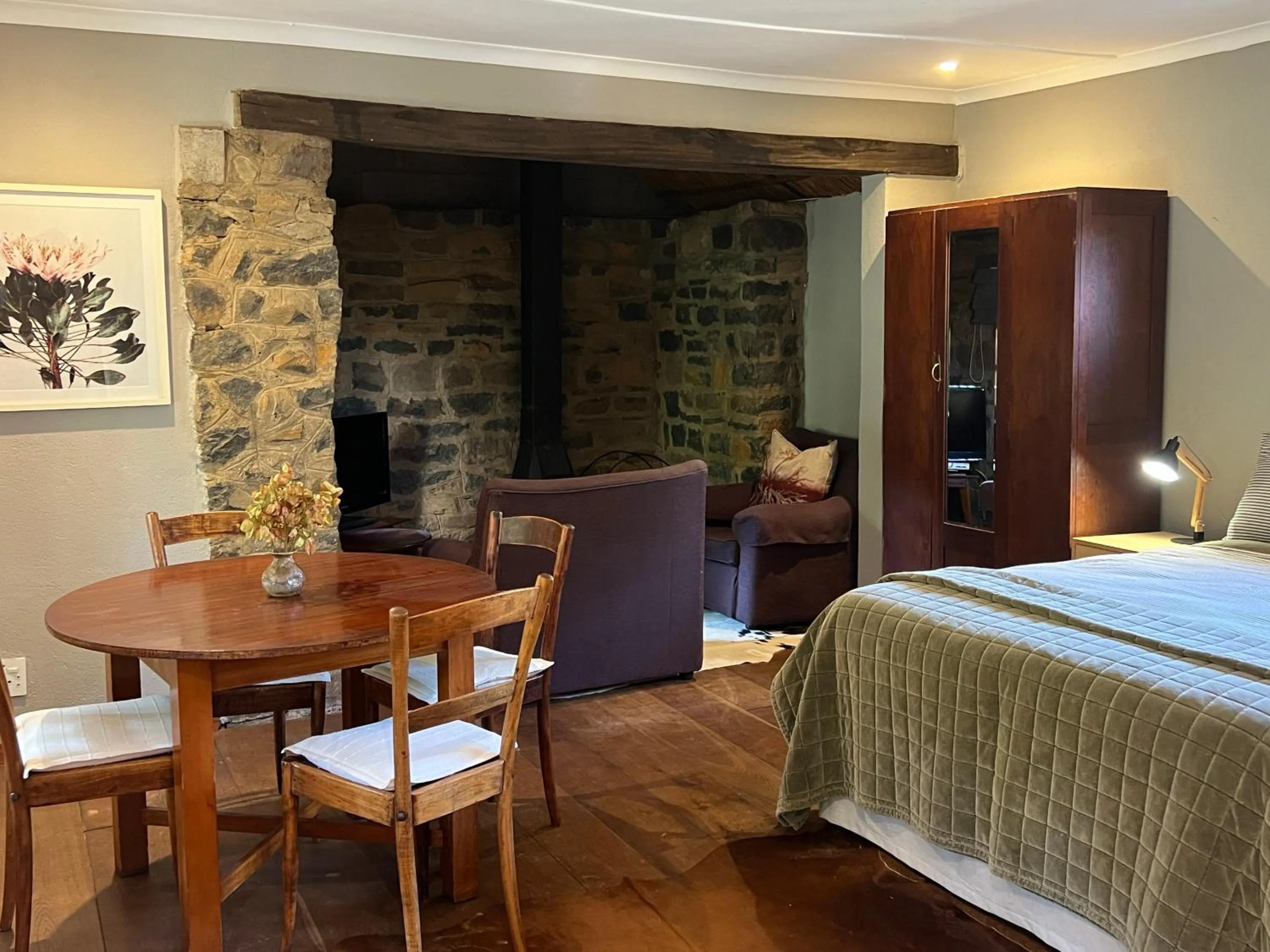 Dining area, Bed in Wyford Farm