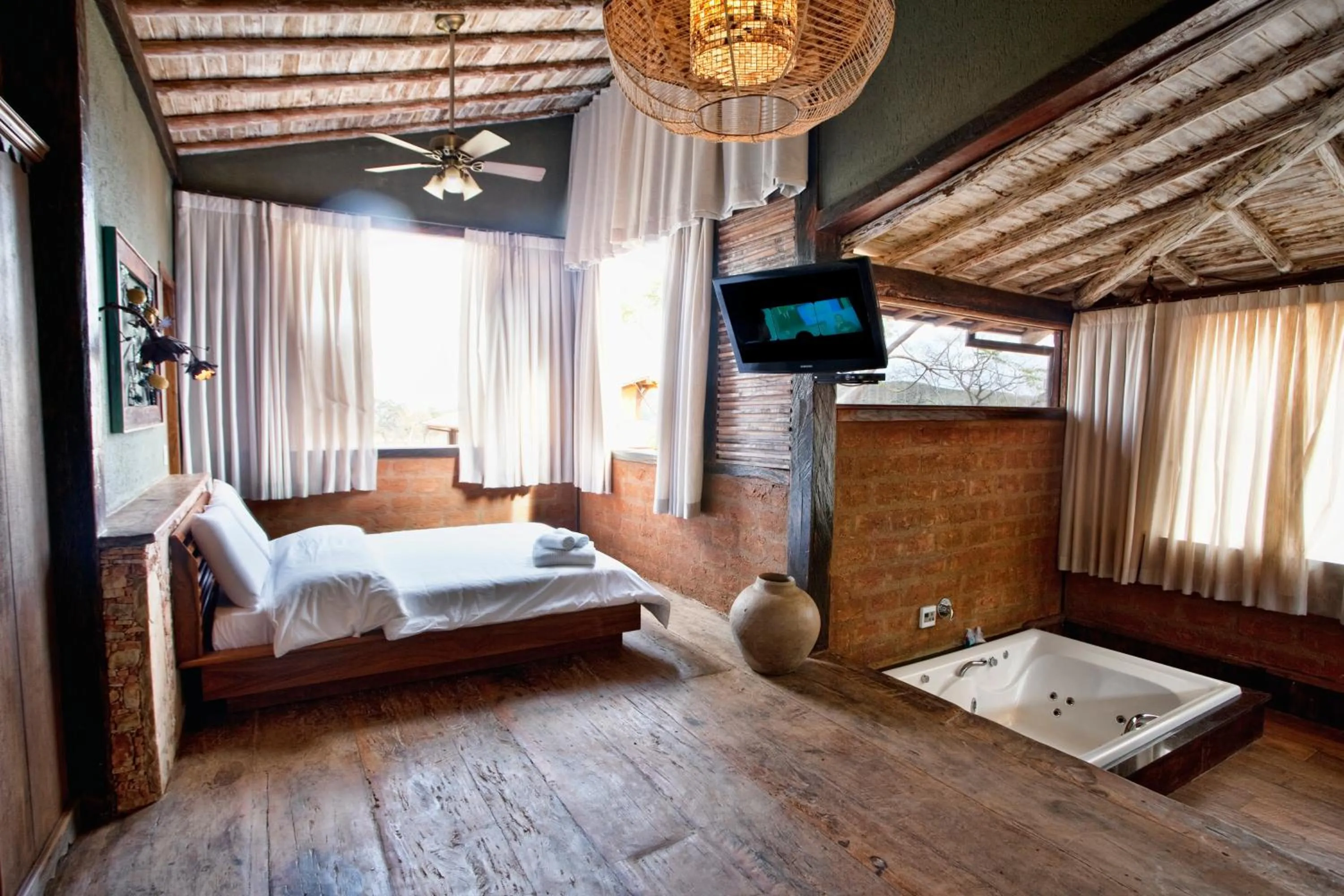 Property building, Bed in Rancho Cipo Pousada