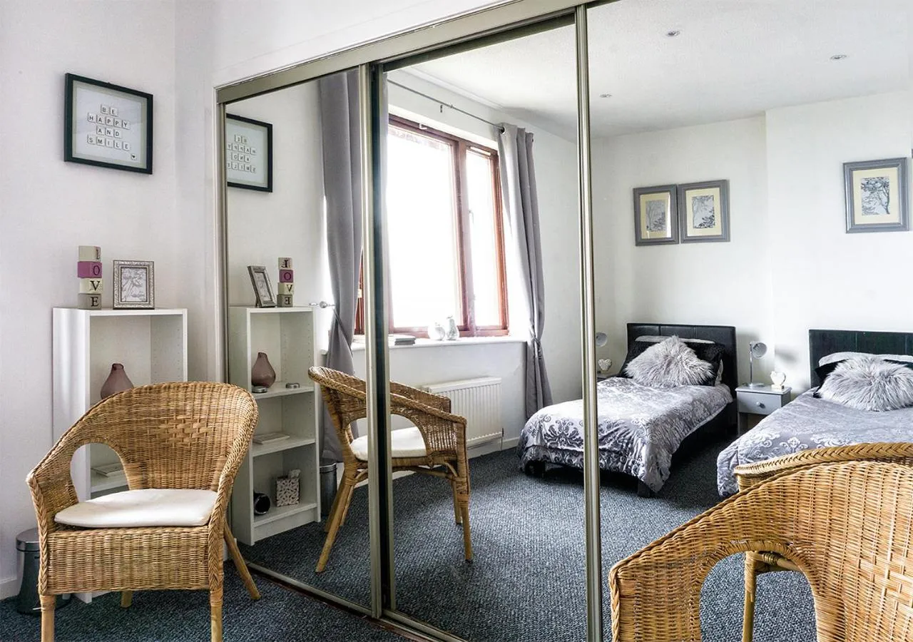 Bedroom, Bed in Silver Tides House