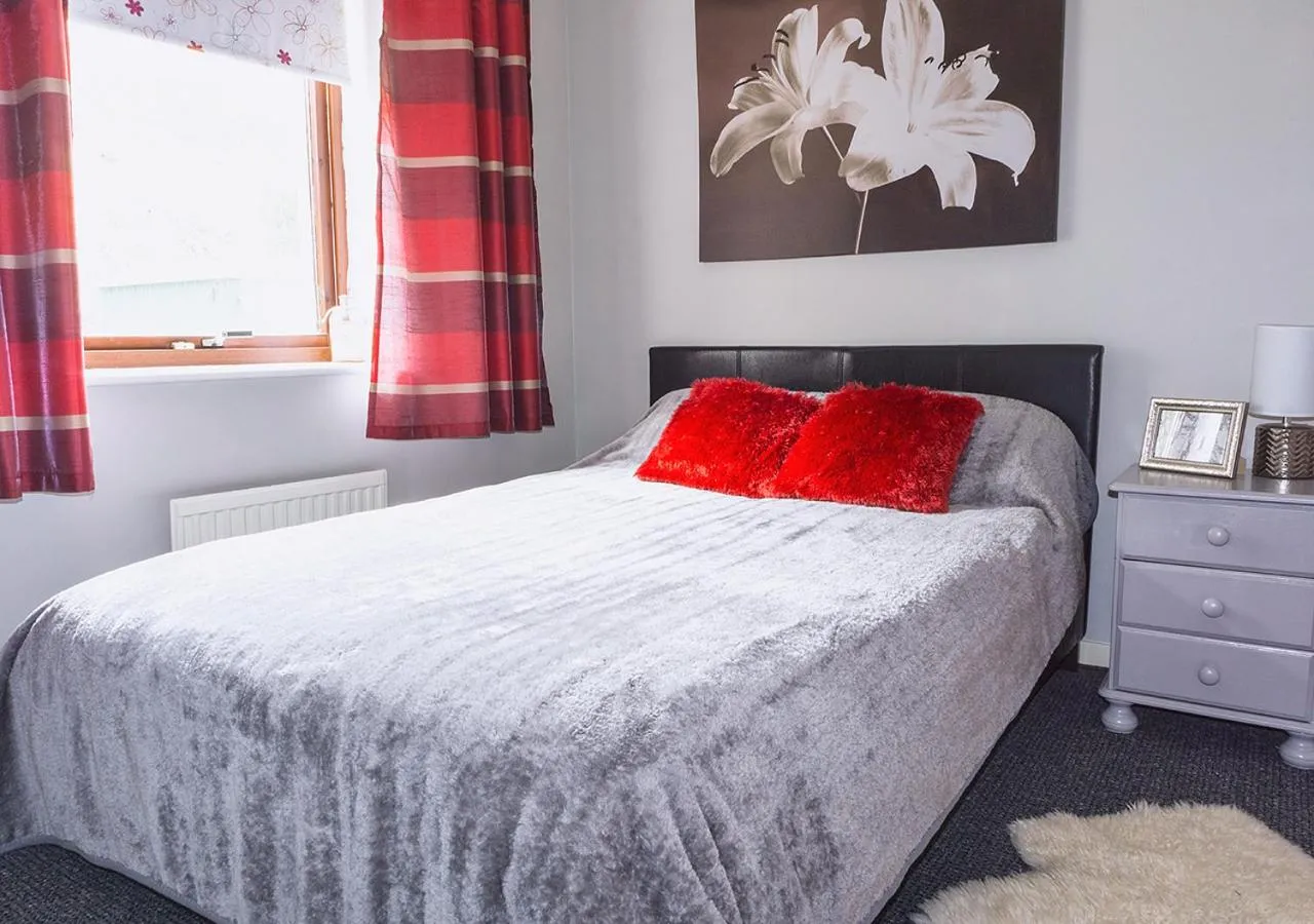 Bedroom, Bed in Silver Tides House