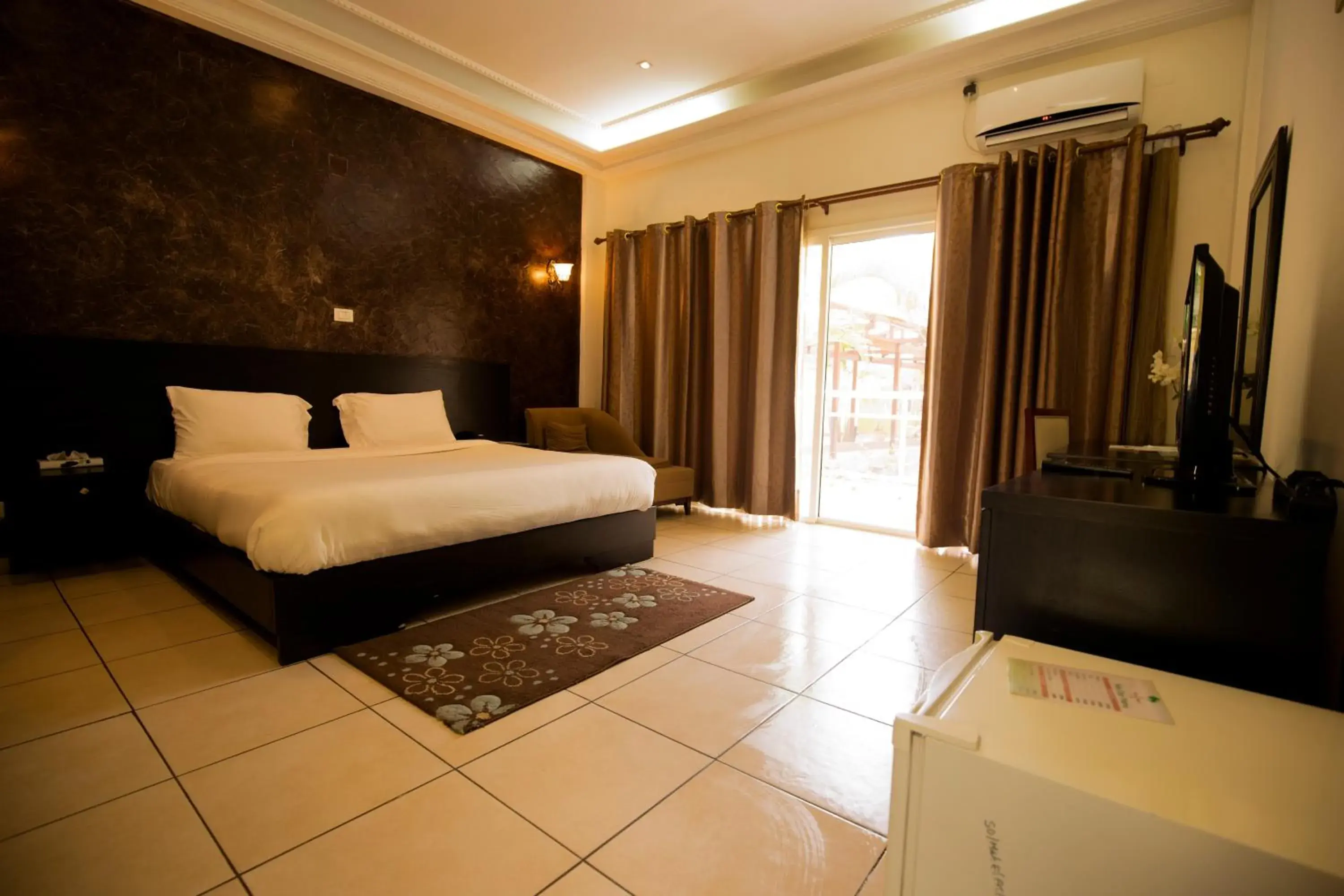 Large Standard Room in Hotel Palm Beach Large Standard Room in Hotel Palm Beach