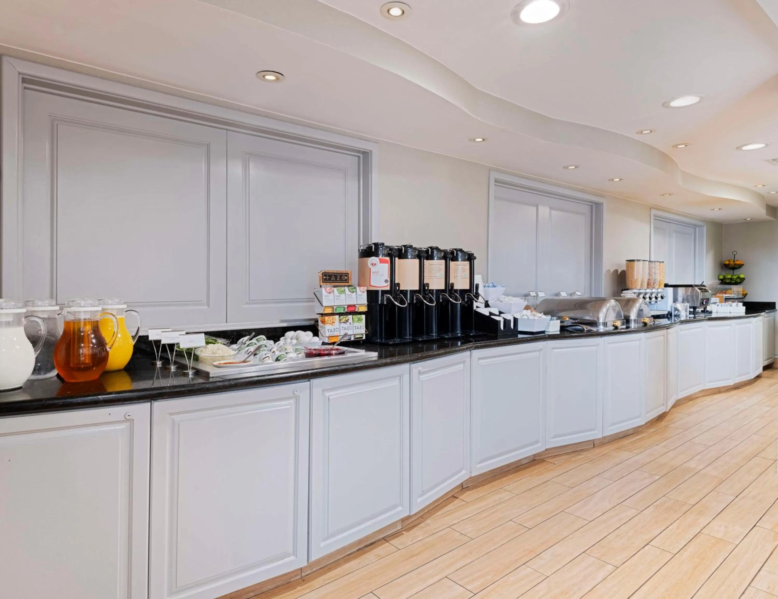 Restaurant/places to eat in Hyatt House Parsippany East