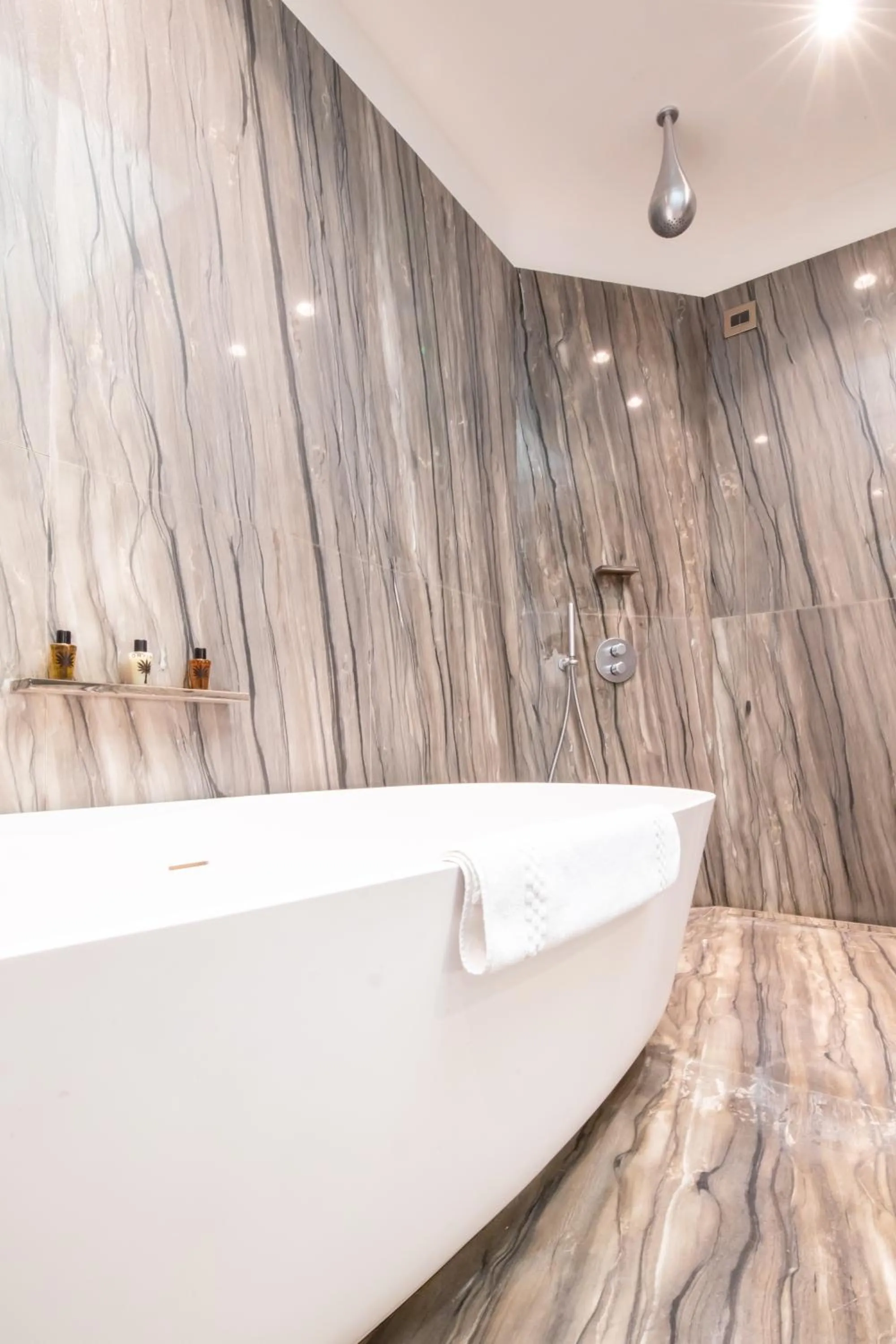 Bathroom in Galleria Vik Milano - Townhouse Galleria - Small Luxury Hotels of the World