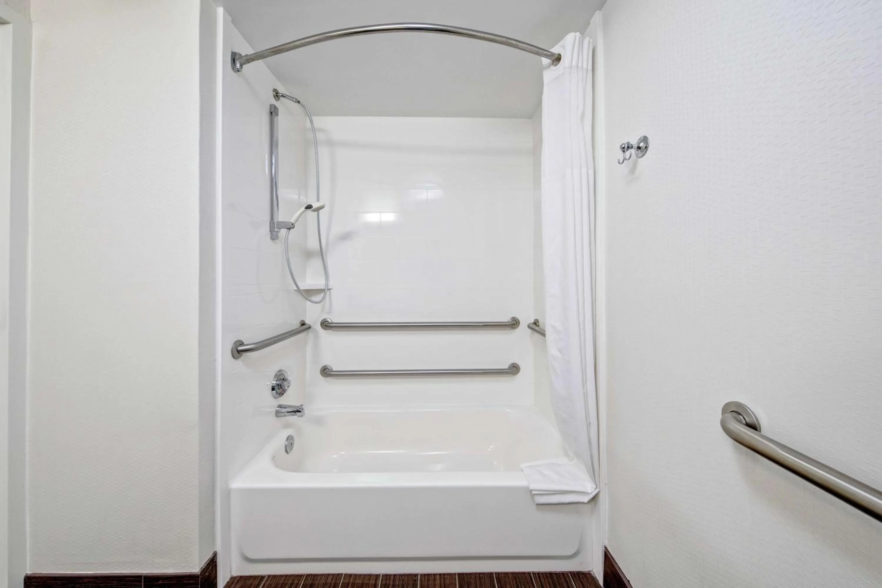 Bathroom in Hampton Inn Corinth