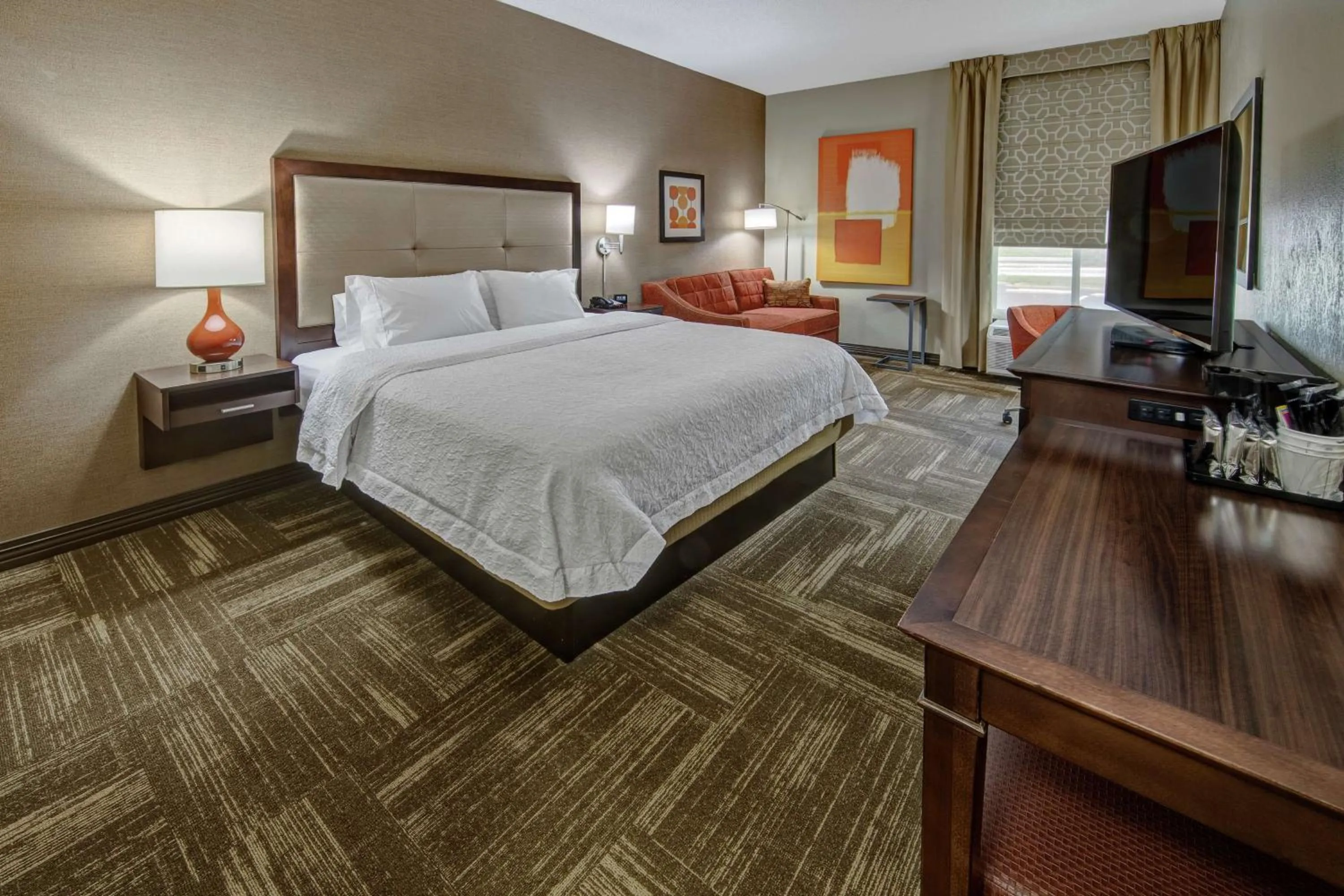 Bedroom, Bed in Hampton Inn Corinth