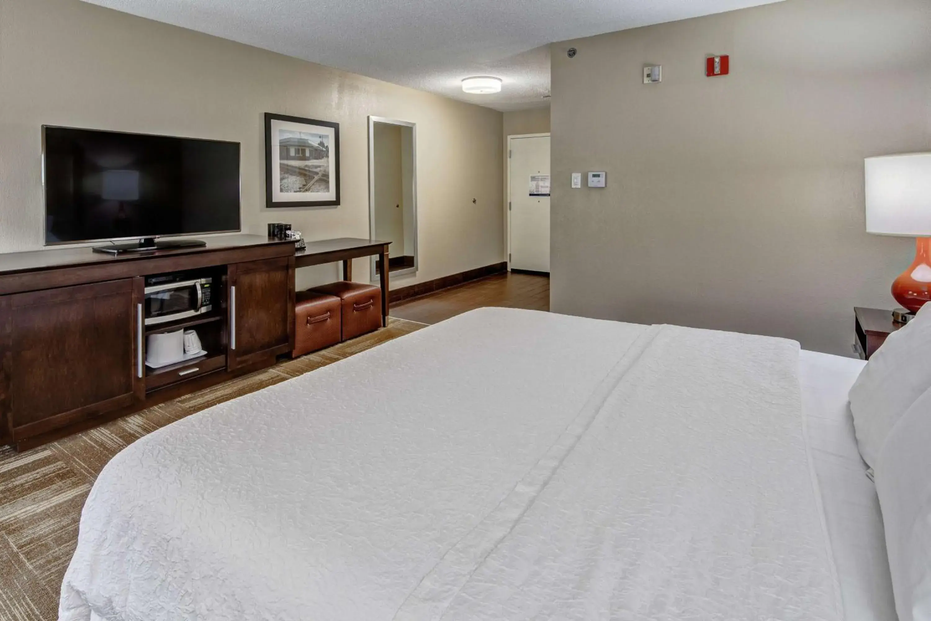 Photo of the whole room, Bed in Hampton Inn Corinth Photo of the whole room, Bed in Hampton Inn Corinth