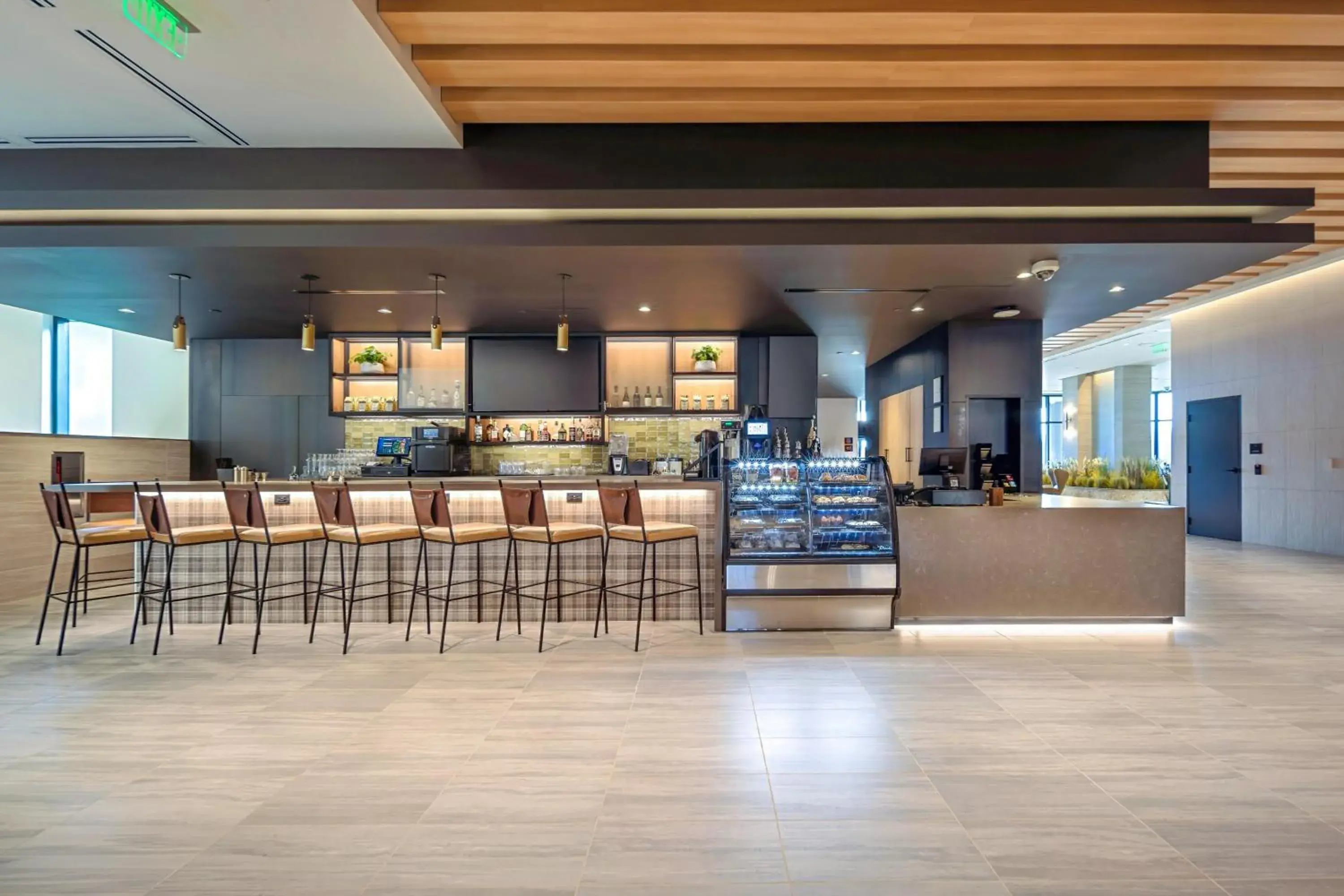 Lounge or bar in The Key Hotel Dubuque, Tapestry Collection By Hilton Lounge or bar in The Key Hotel Dubuque, Tapestry Collection By Hilton