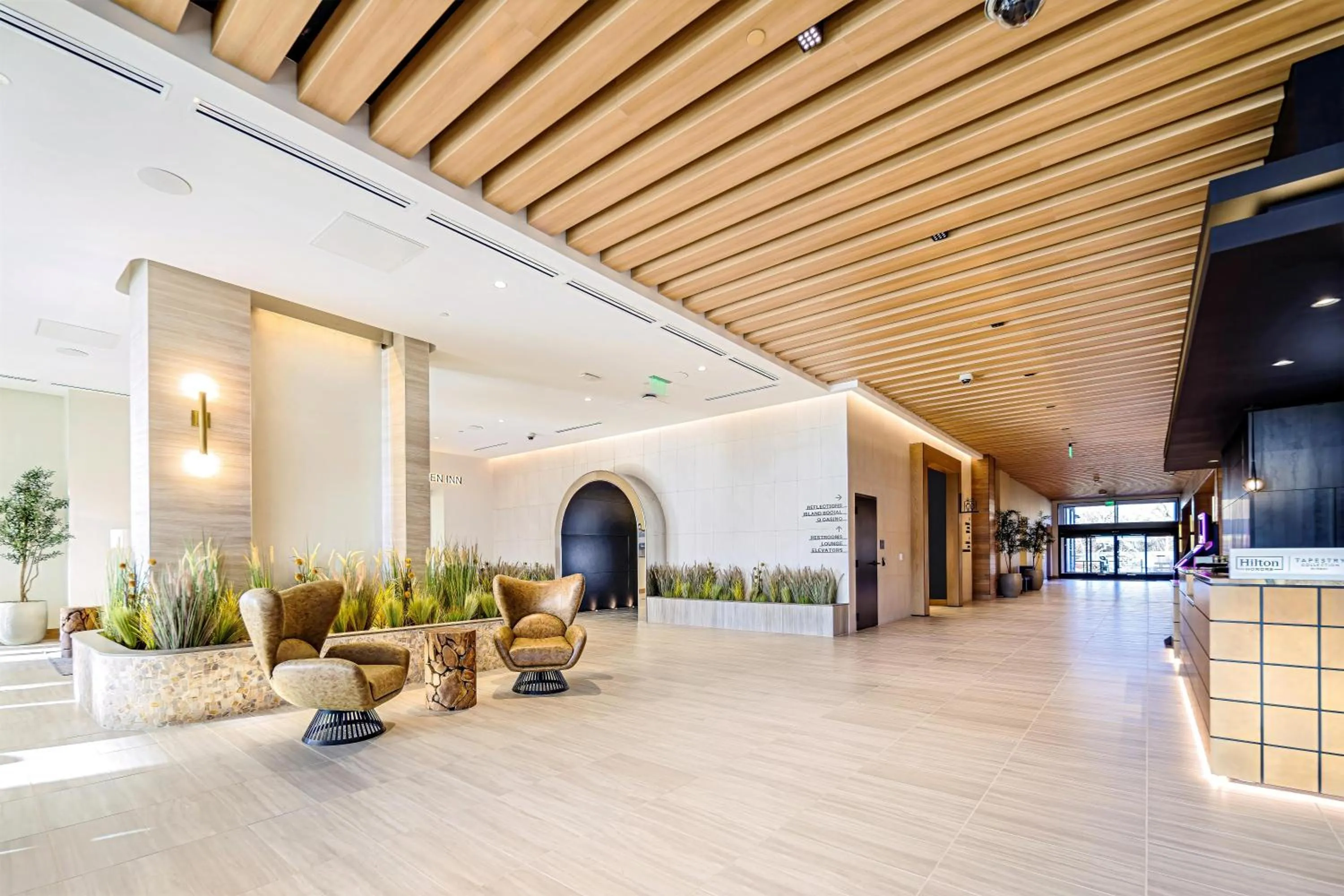 Lobby or reception in The Key Hotel Dubuque, Tapestry Collection By Hilton