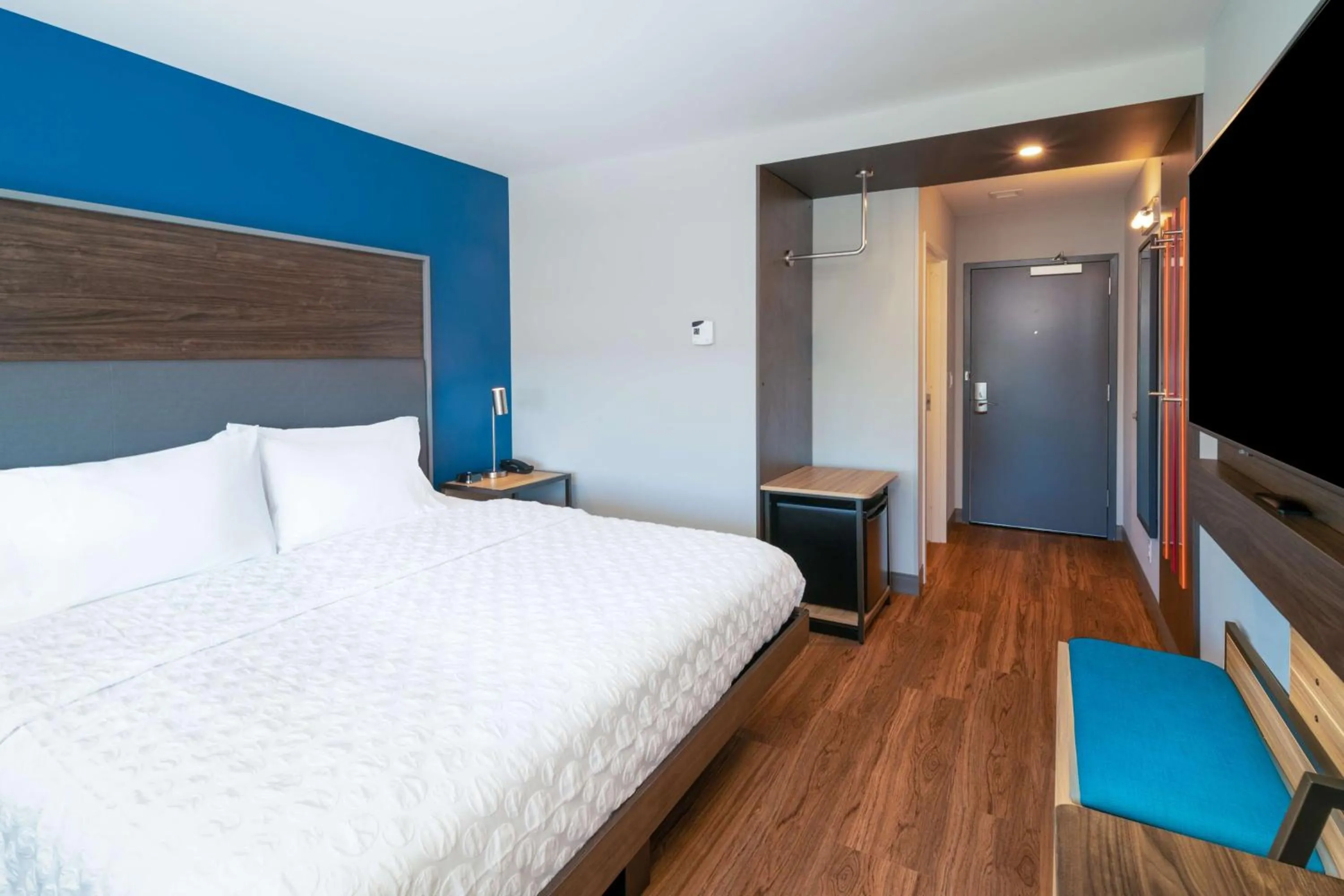 Bedroom, Bed in Tru By Hilton Savannah Airport