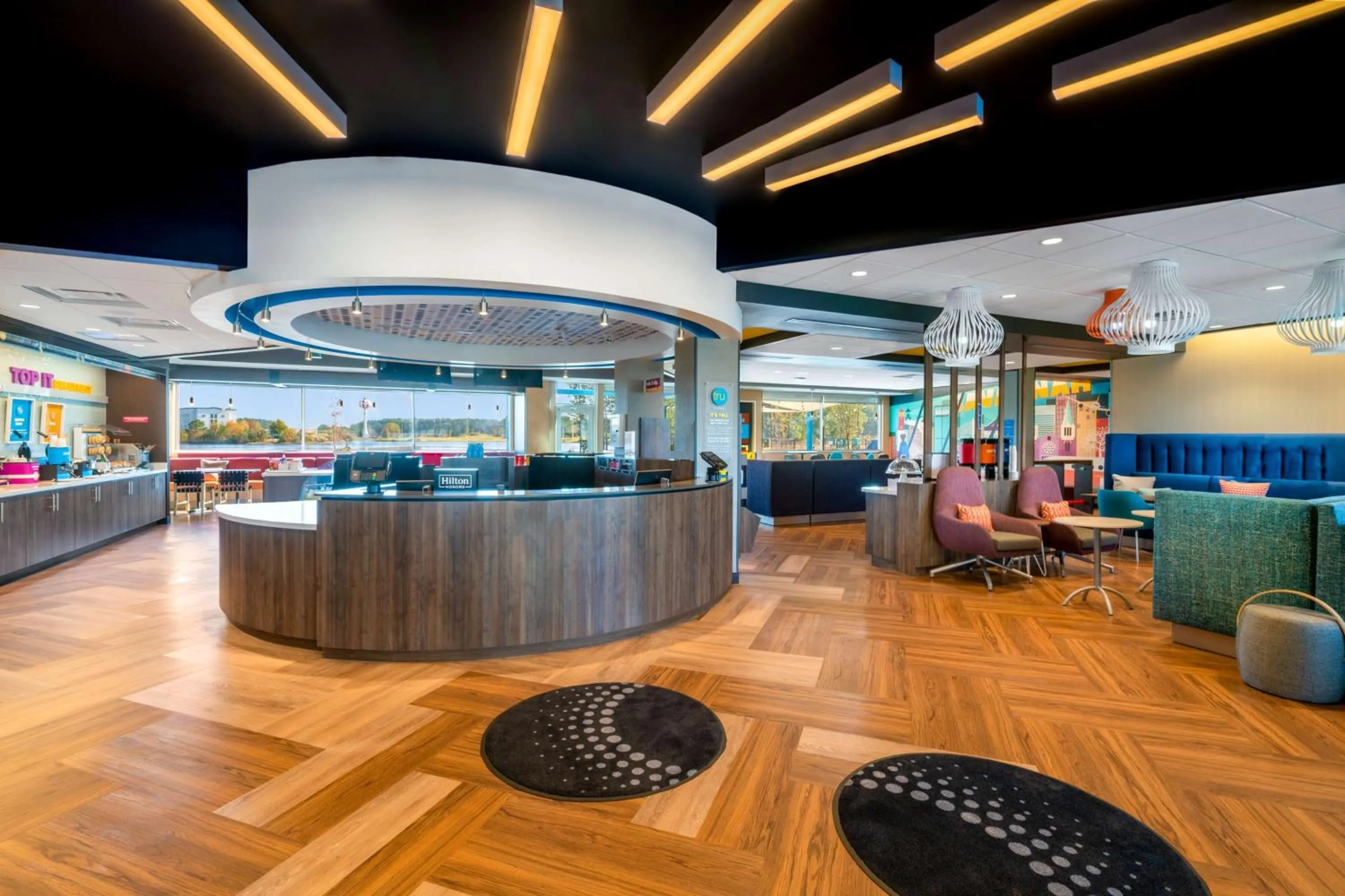 Lobby or reception in Tru By Hilton Savannah Airport