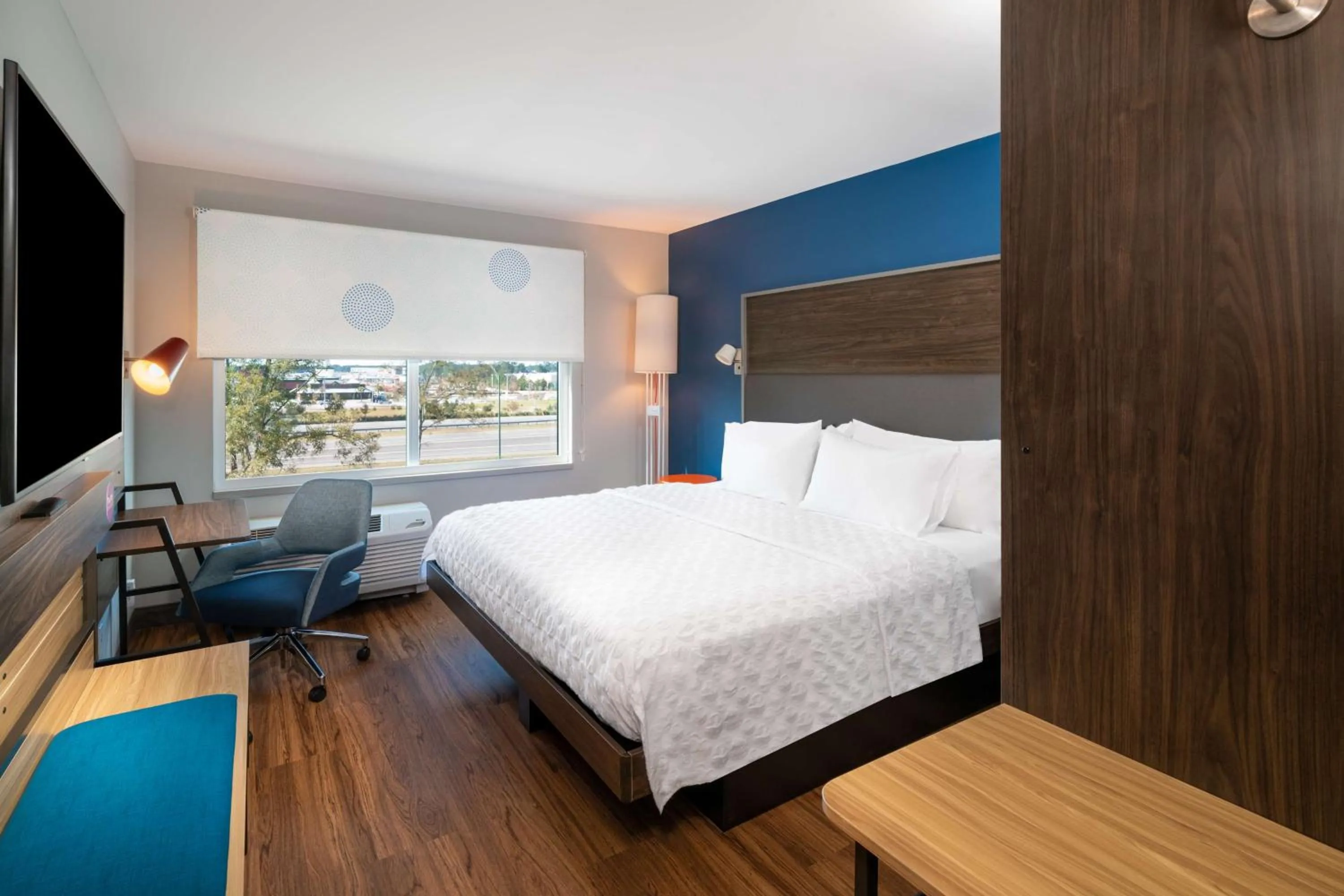 Bedroom, Bed in Tru By Hilton Savannah Airport