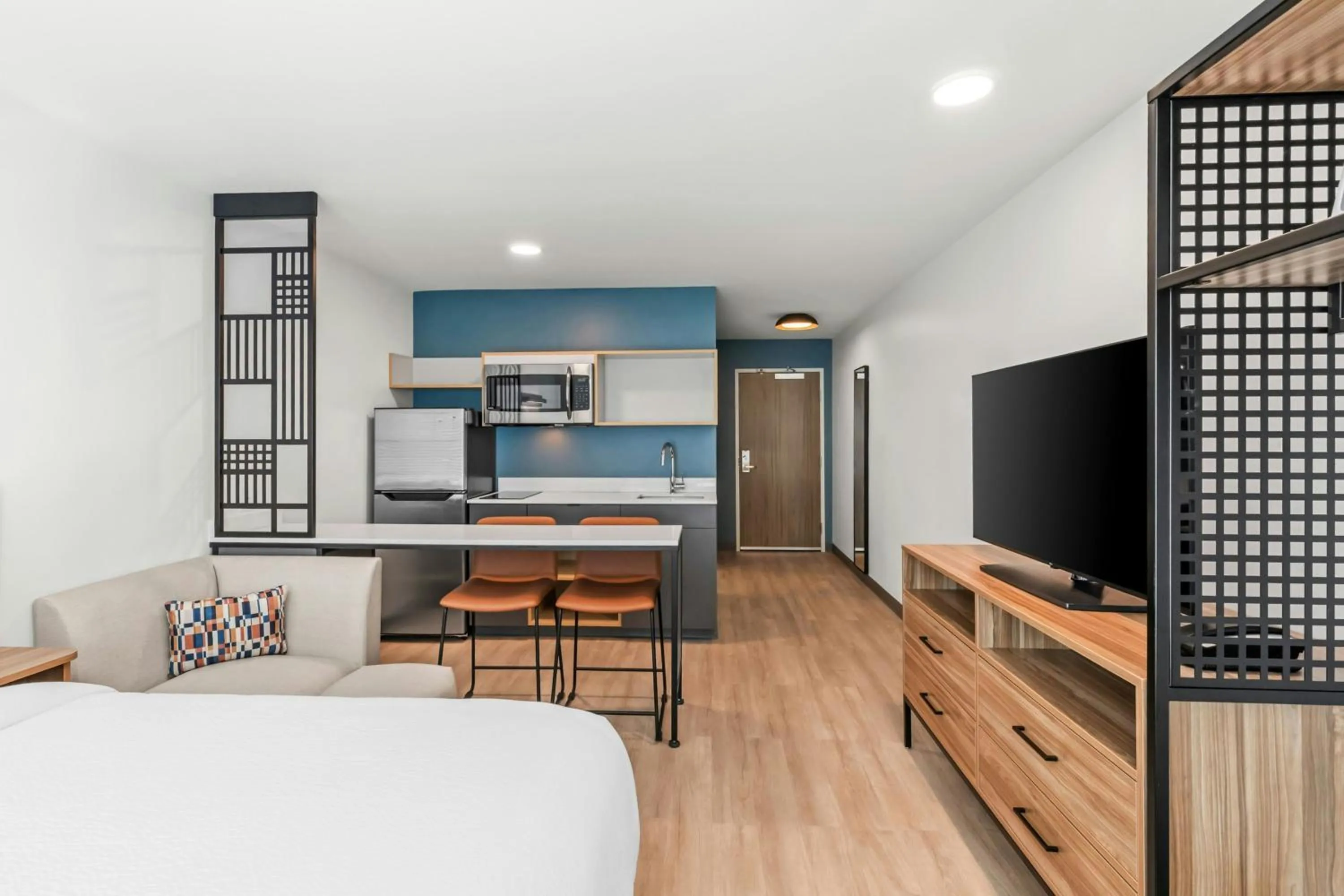 Photo of the whole room, Bed in StudioRes by Marriott Newnan