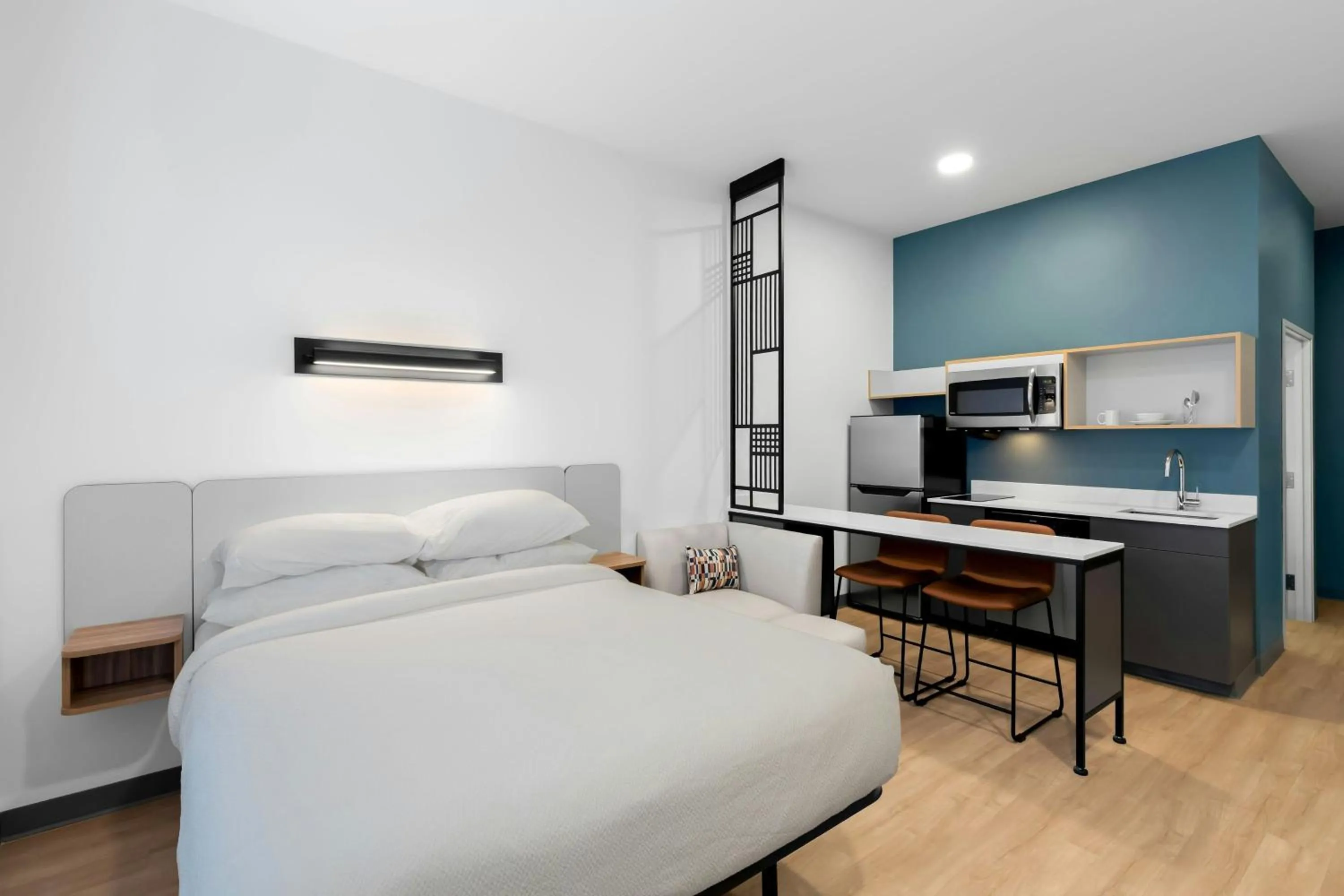 Photo of the whole room, Bed in StudioRes by Marriott Newnan