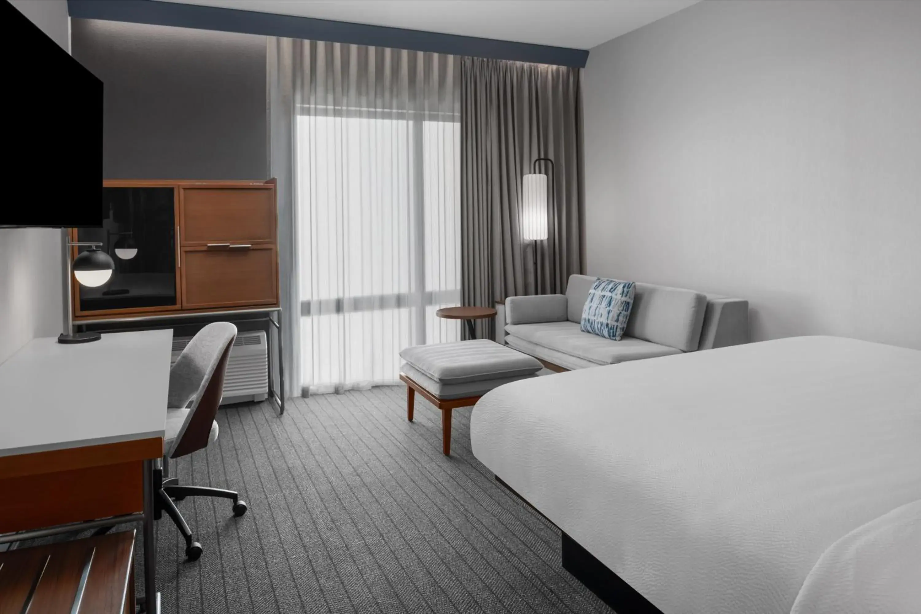 Standard King Room - Hearing Accessible in Courtyard by Marriott Woodland Standard King Room - Hearing Accessible in Courtyard by Marriott Woodland