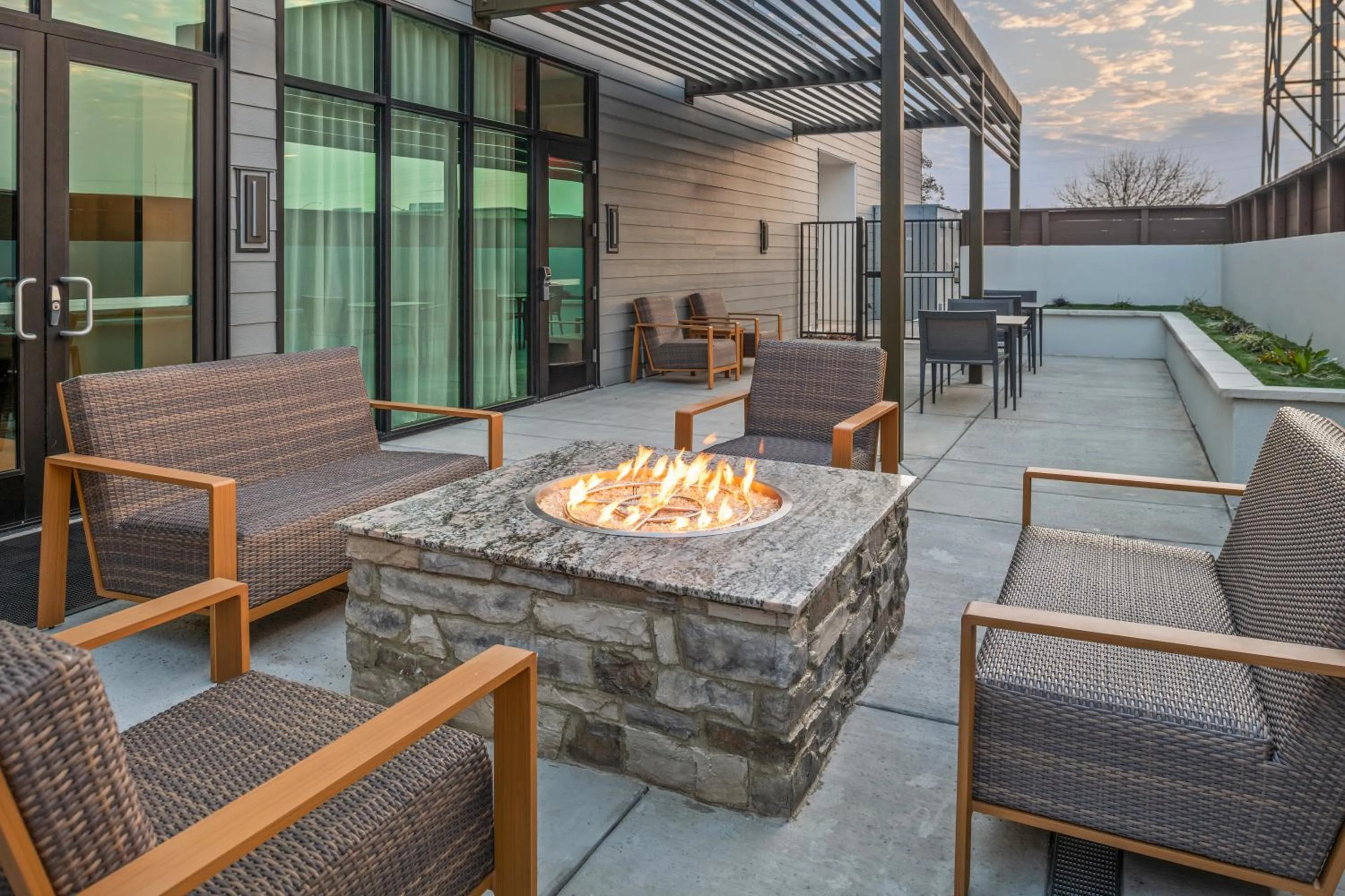 fireplace in Courtyard by Marriott Woodland