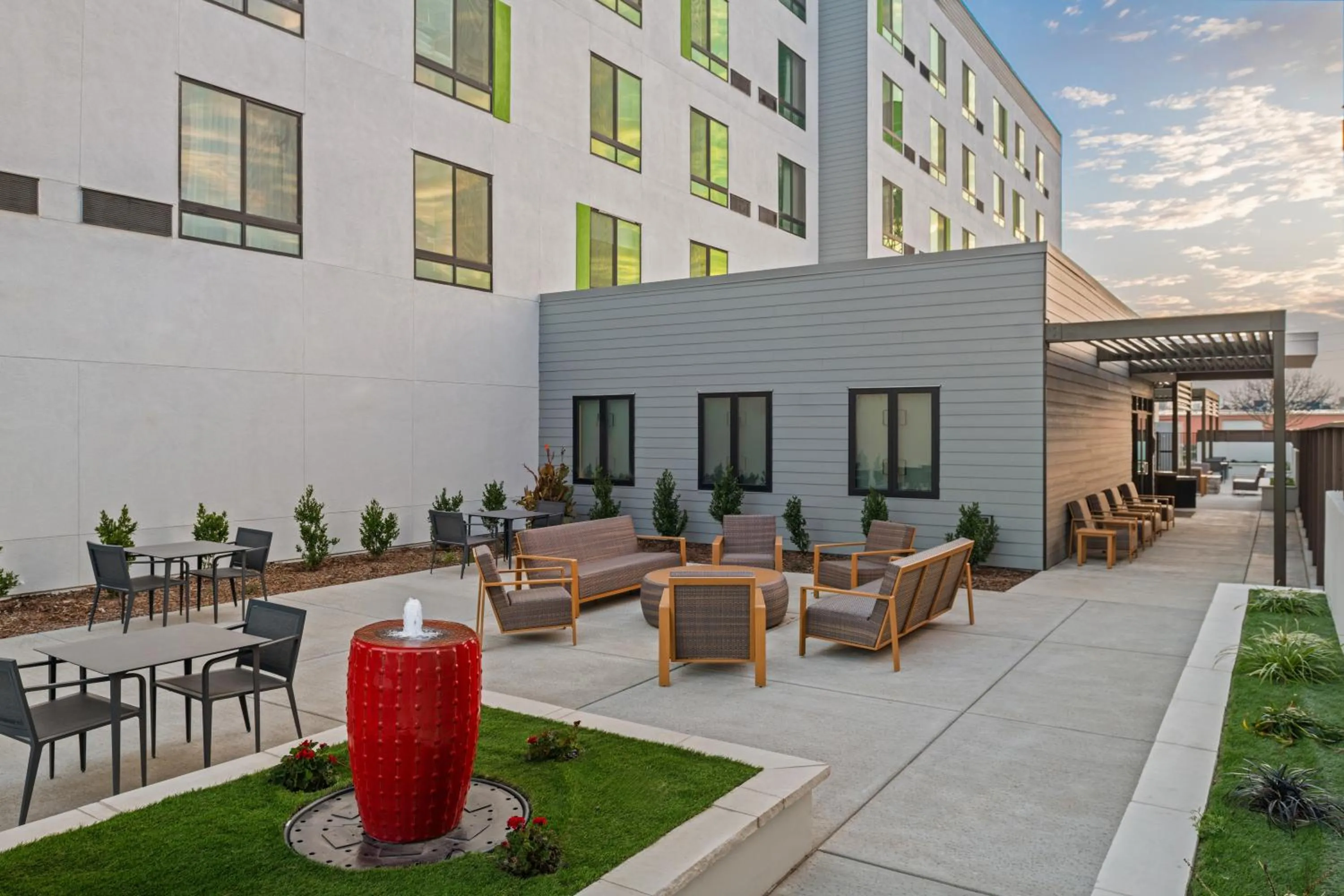 Seating area in Courtyard by Marriott Woodland