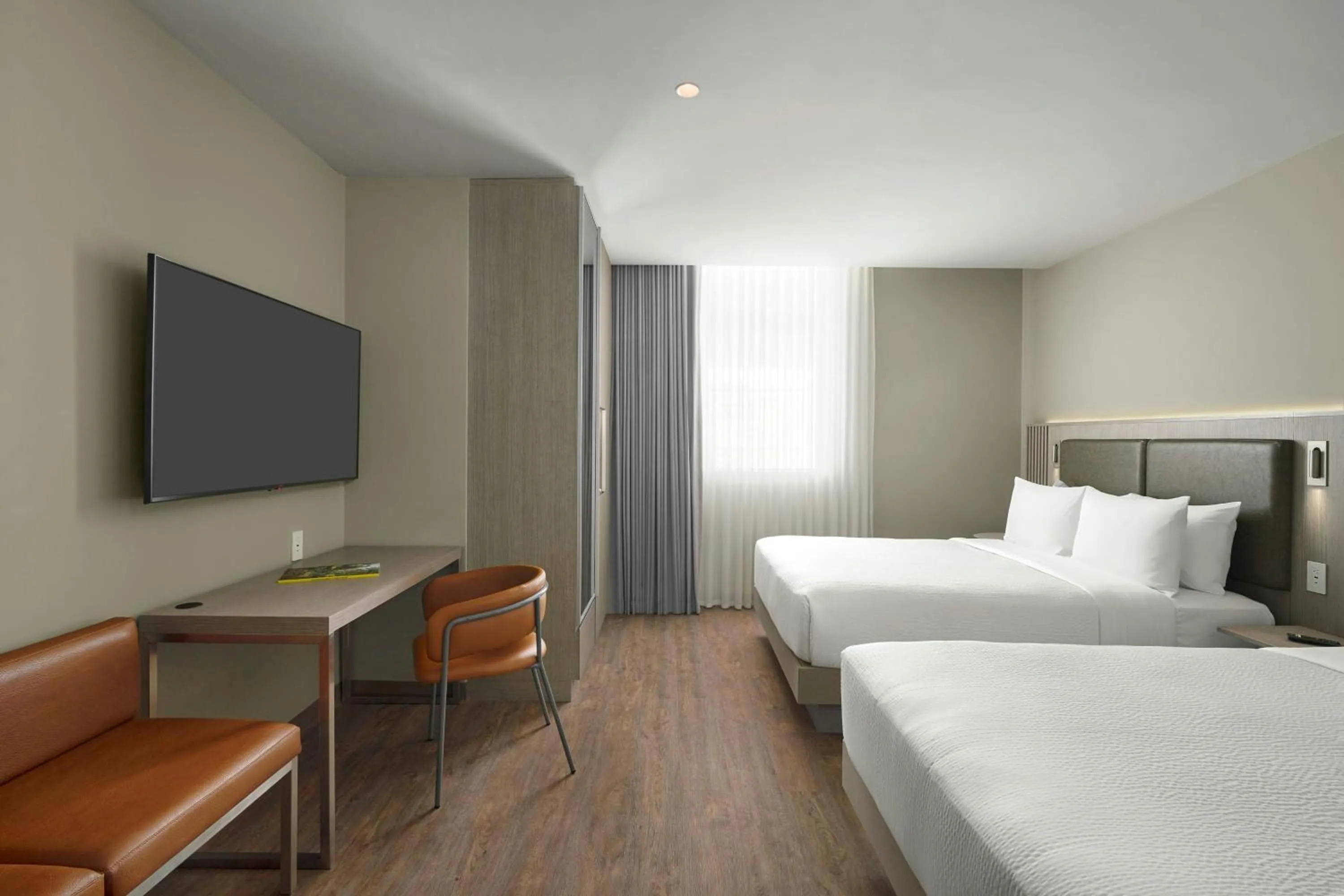 Photo of the whole room, Bed in Courtyard by Marriott Quito Airport