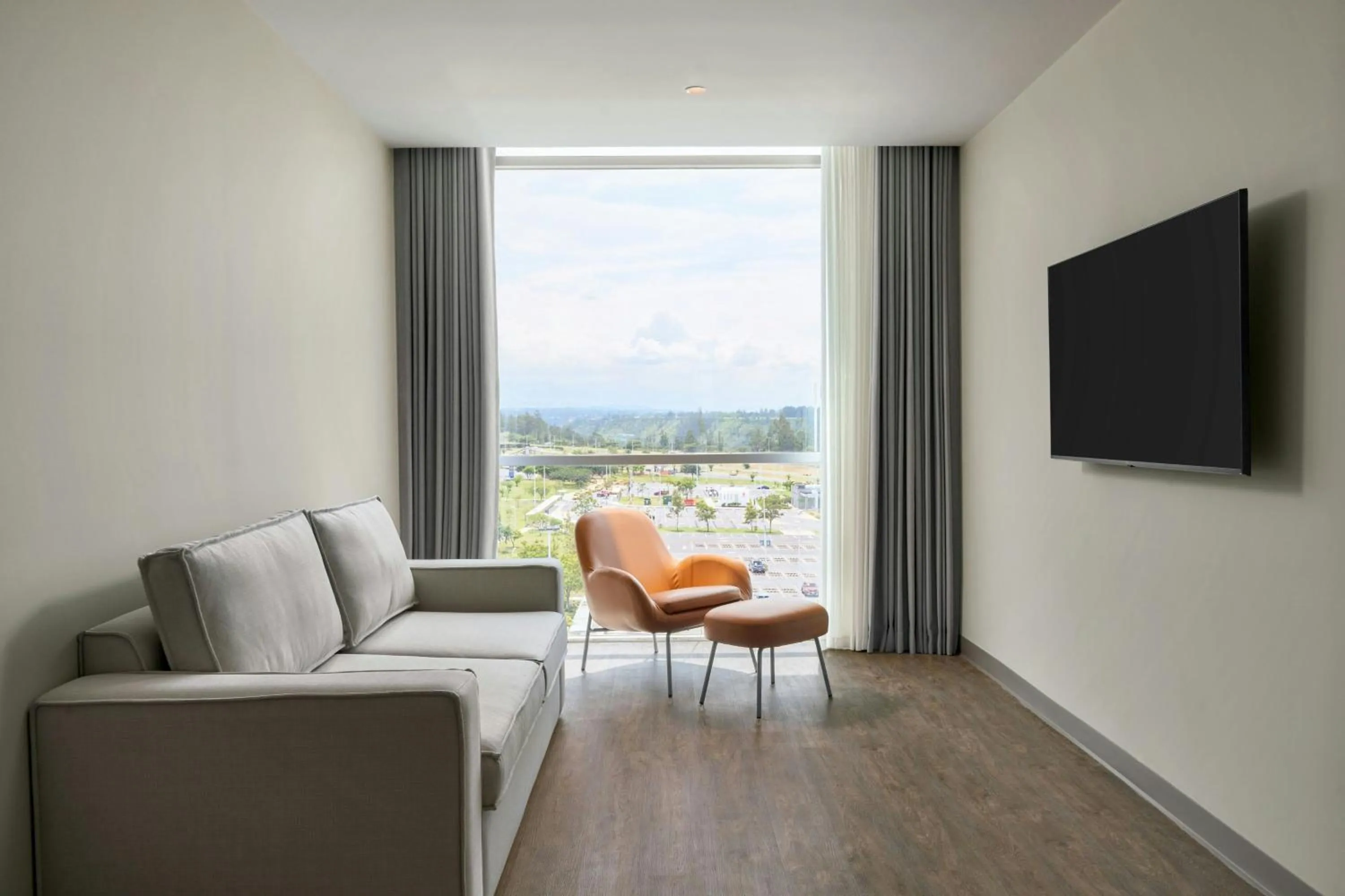 Living room in Courtyard by Marriott Quito Airport