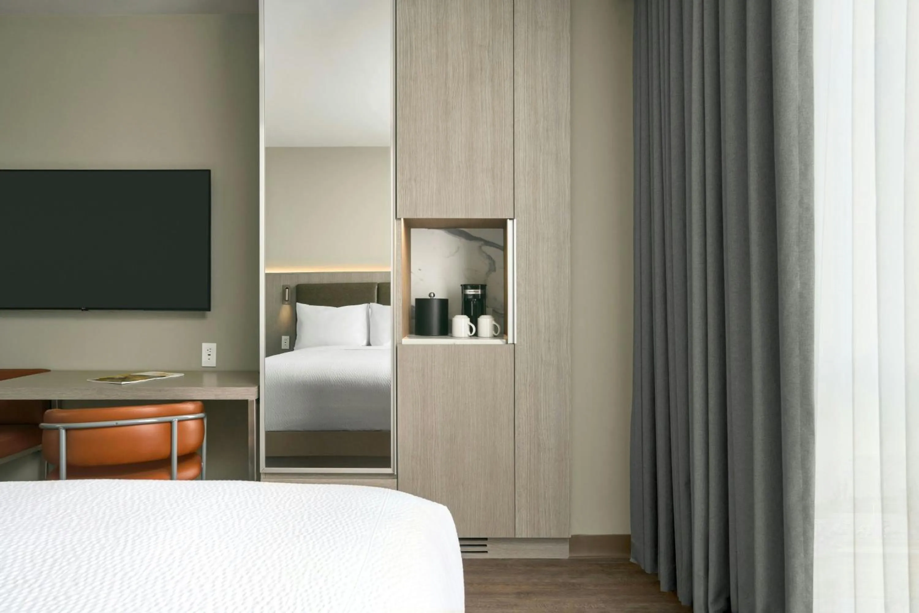 Photo of the whole room, Bed in Courtyard by Marriott Quito Airport