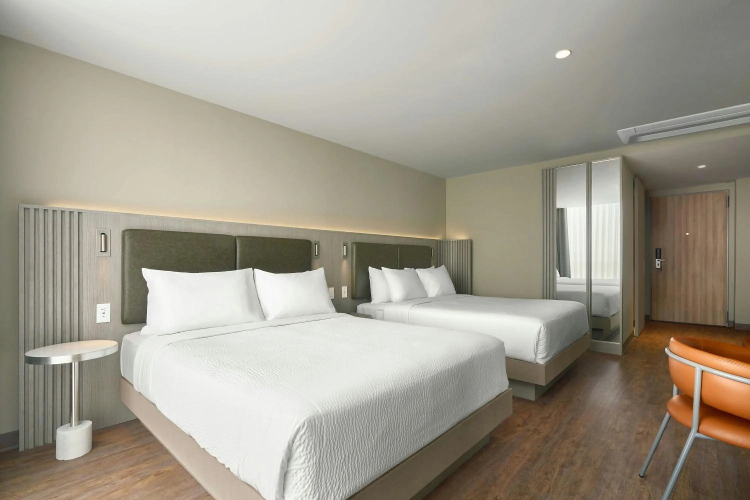Photo of the whole room, Bed in Courtyard by Marriott Quito Airport
