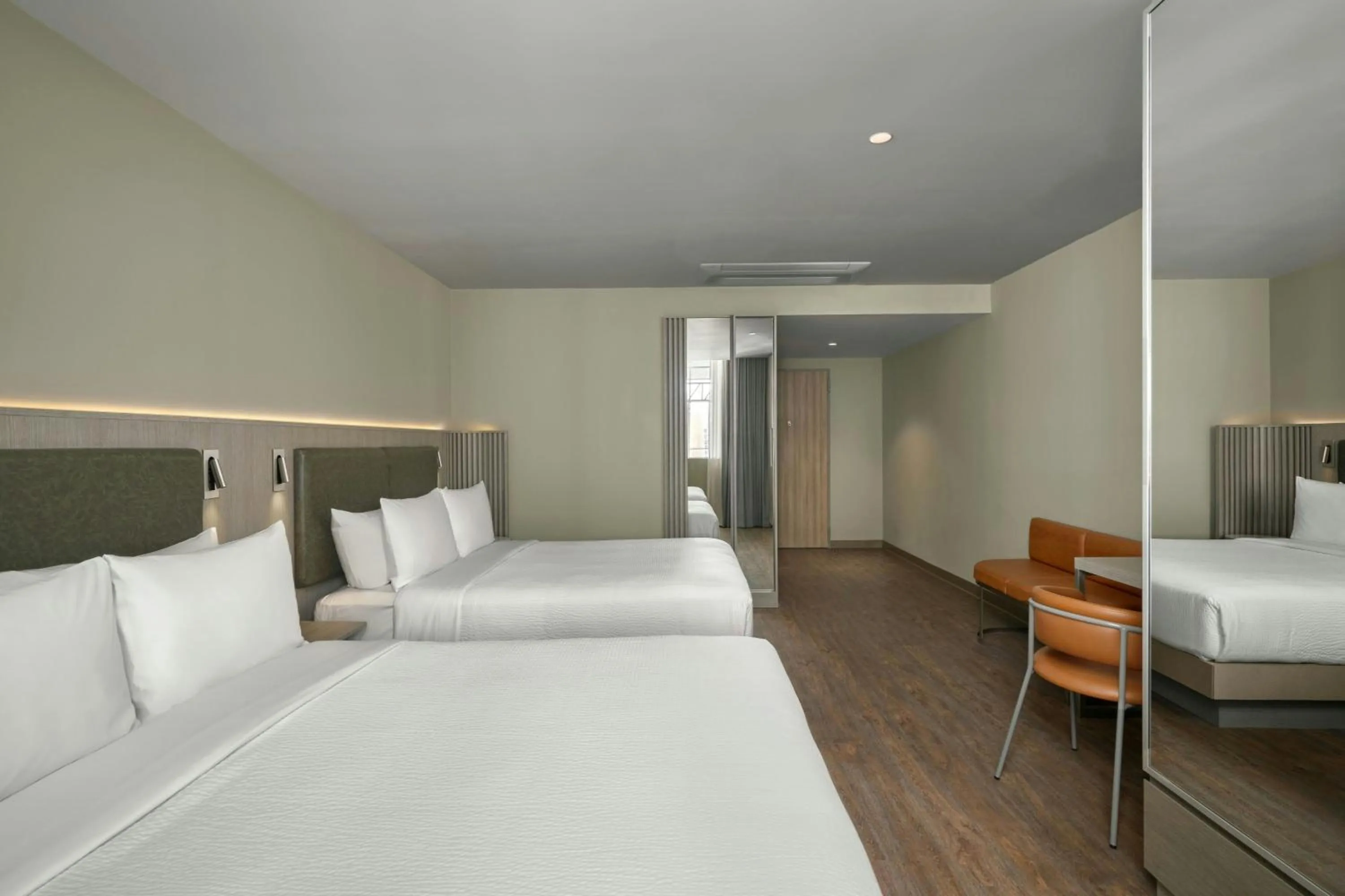 Photo of the whole room, Bed in Courtyard by Marriott Quito Airport