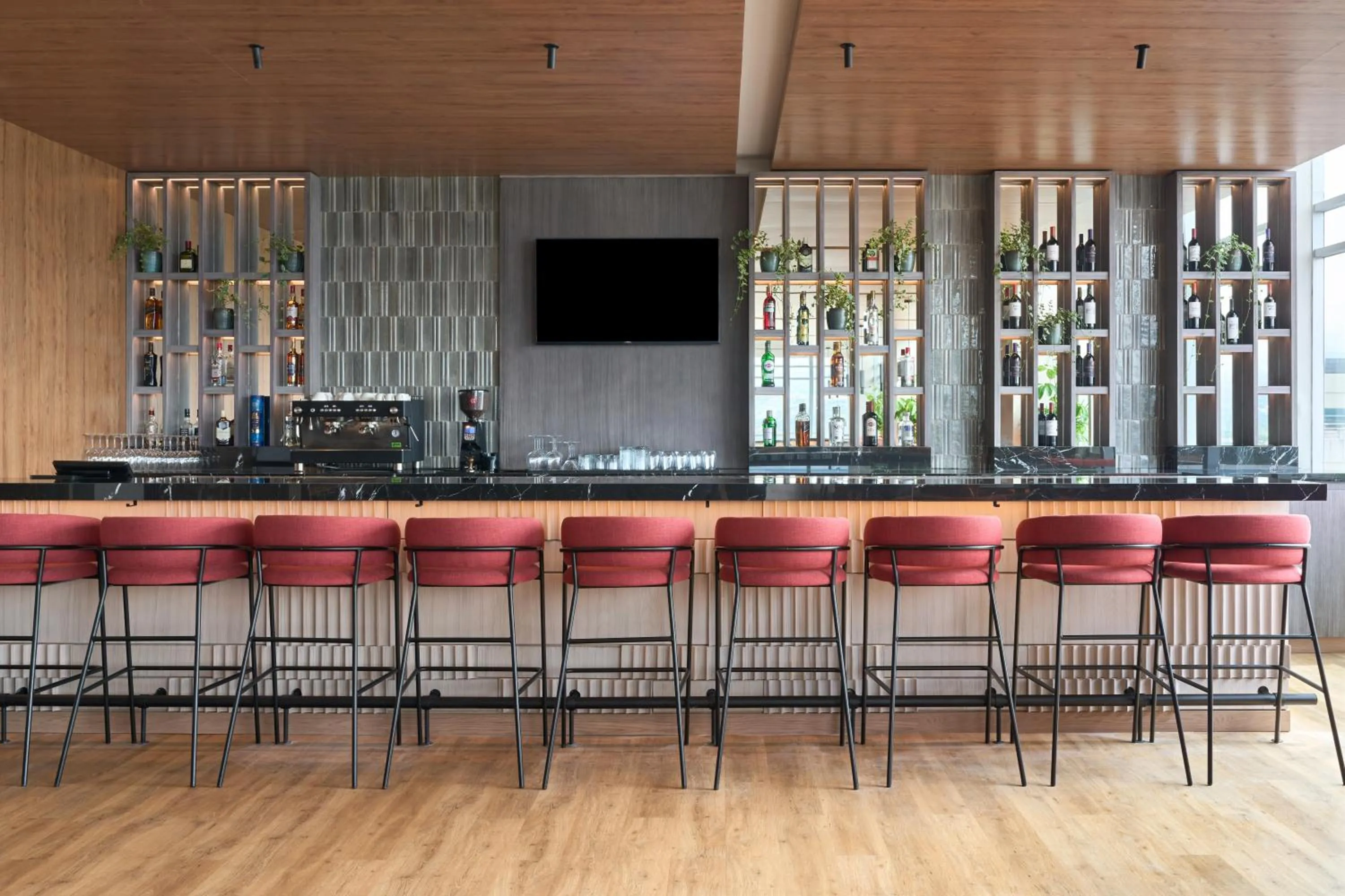 Lounge or bar in Courtyard by Marriott Quito Airport
