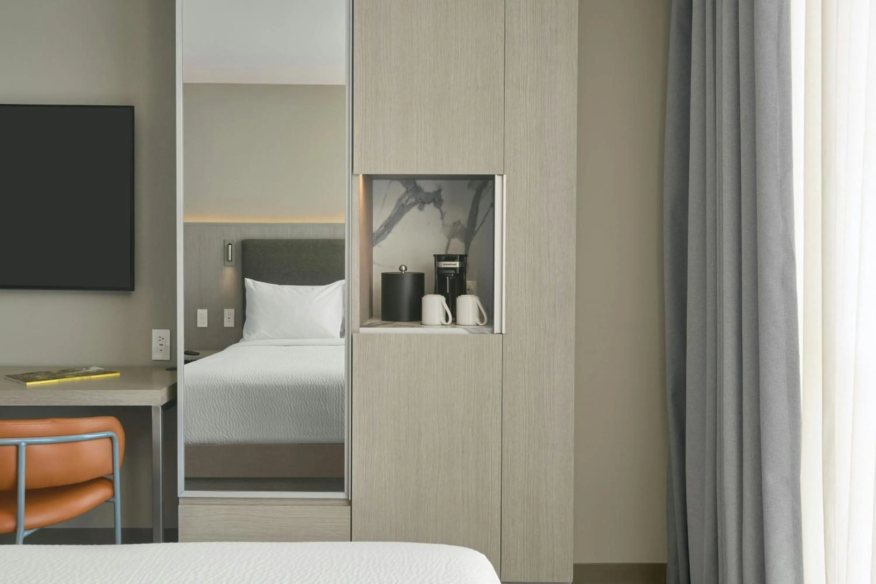 Photo of the whole room, Bed in Courtyard by Marriott Quito Airport