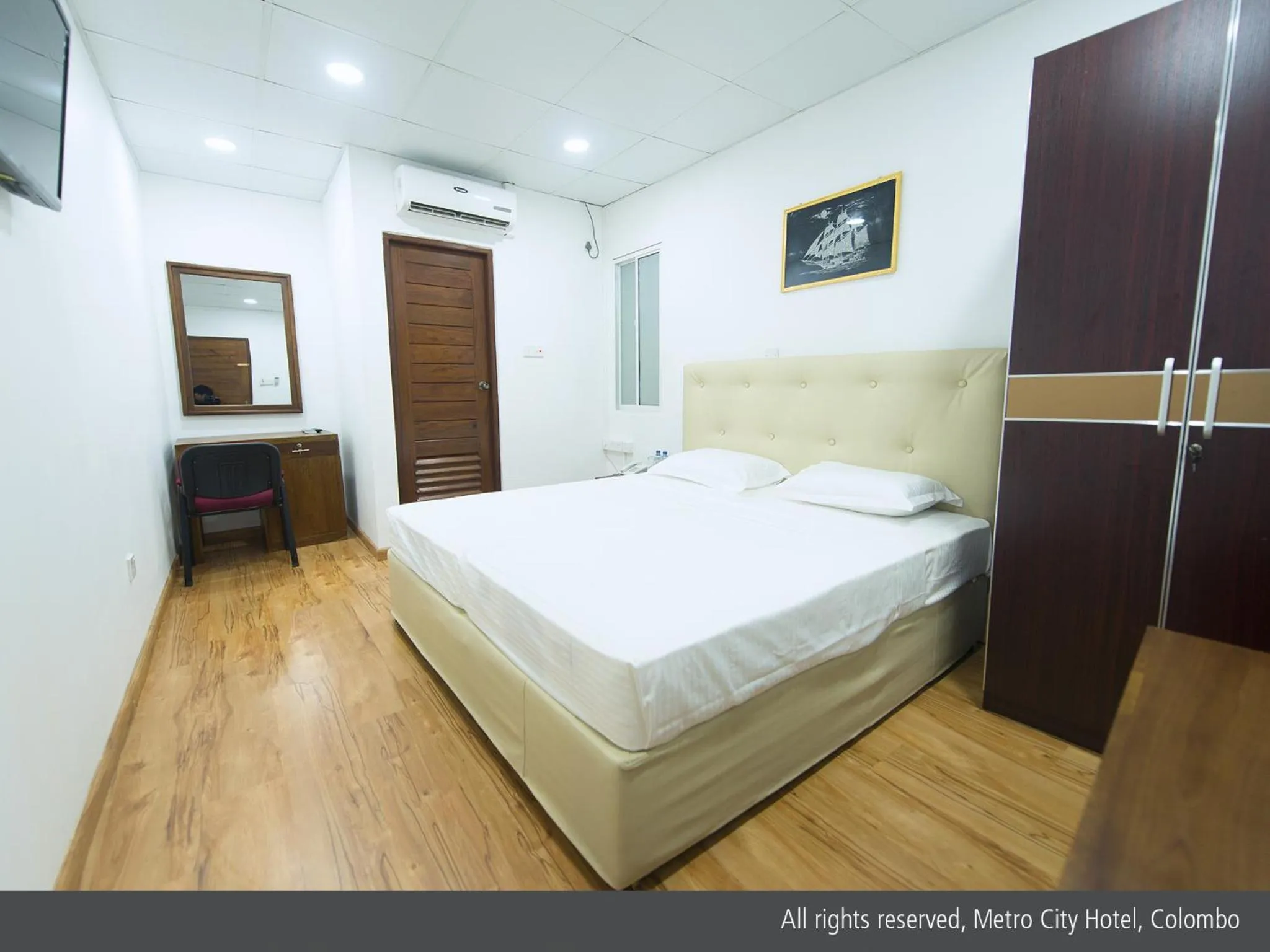 Bedroom, Bed in Metro City Hotel