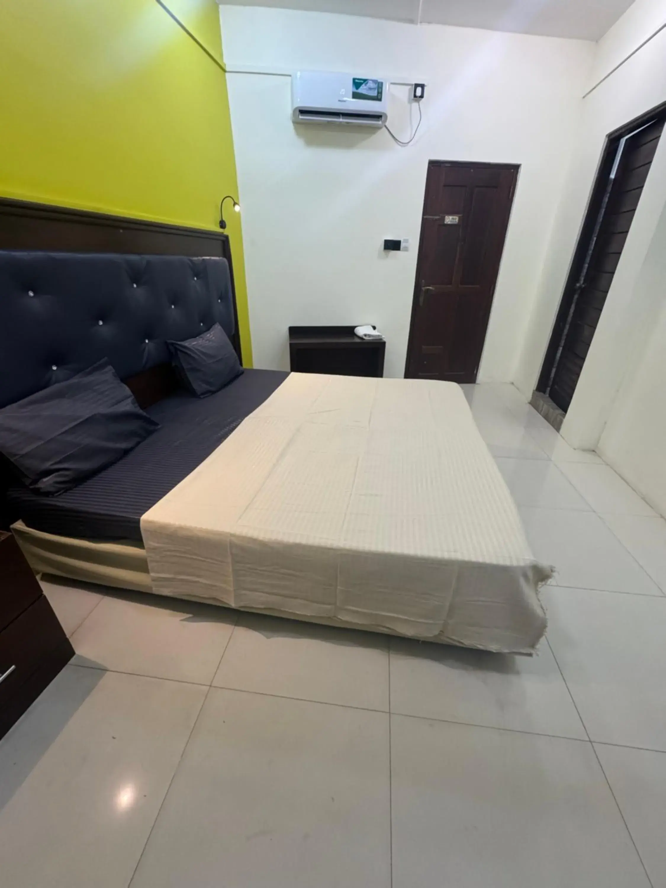 Bed in Metro City Hotel Bed in Metro City Hotel