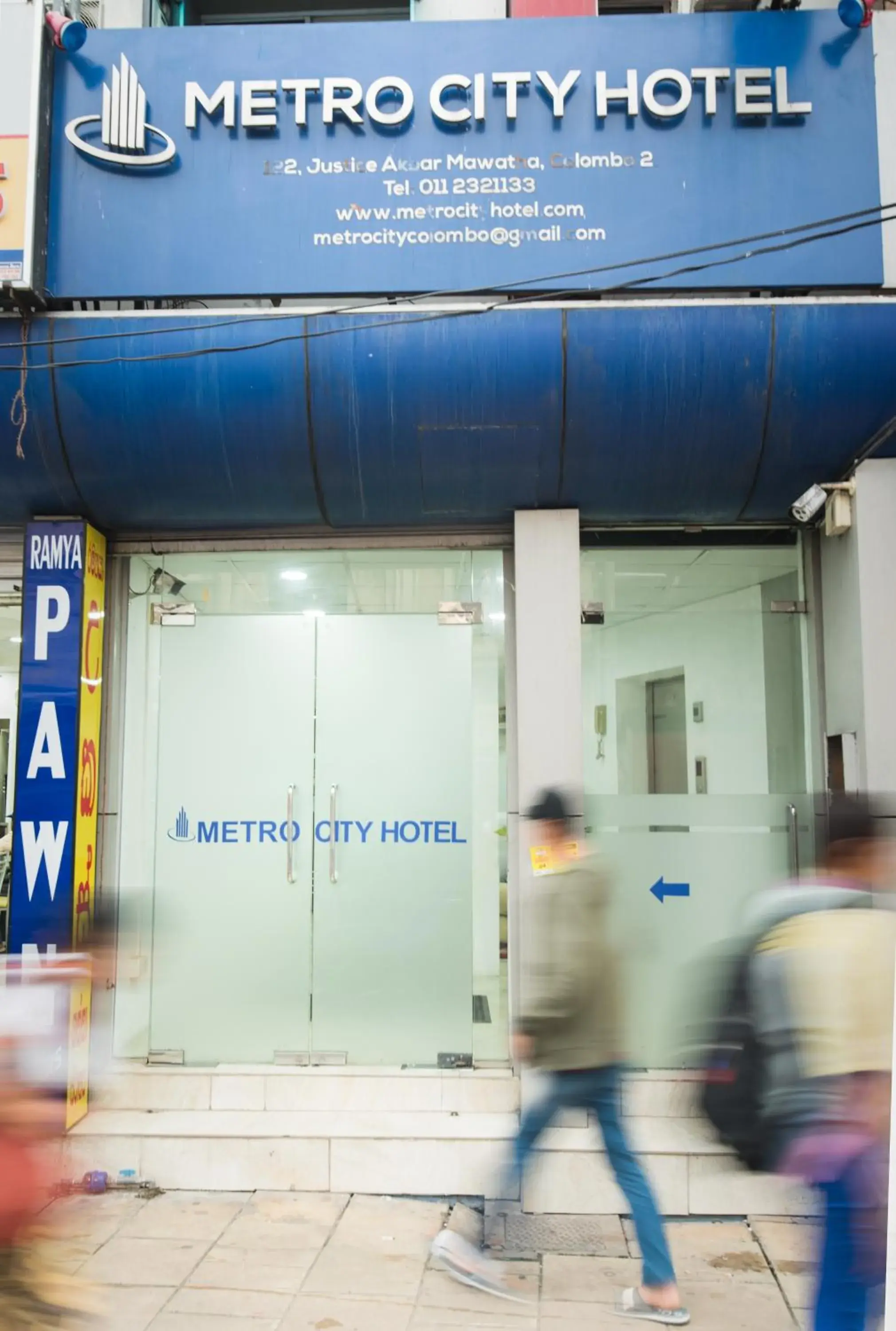 Facade/entrance in Metro City Hotel Facade/entrance in Metro City Hotel