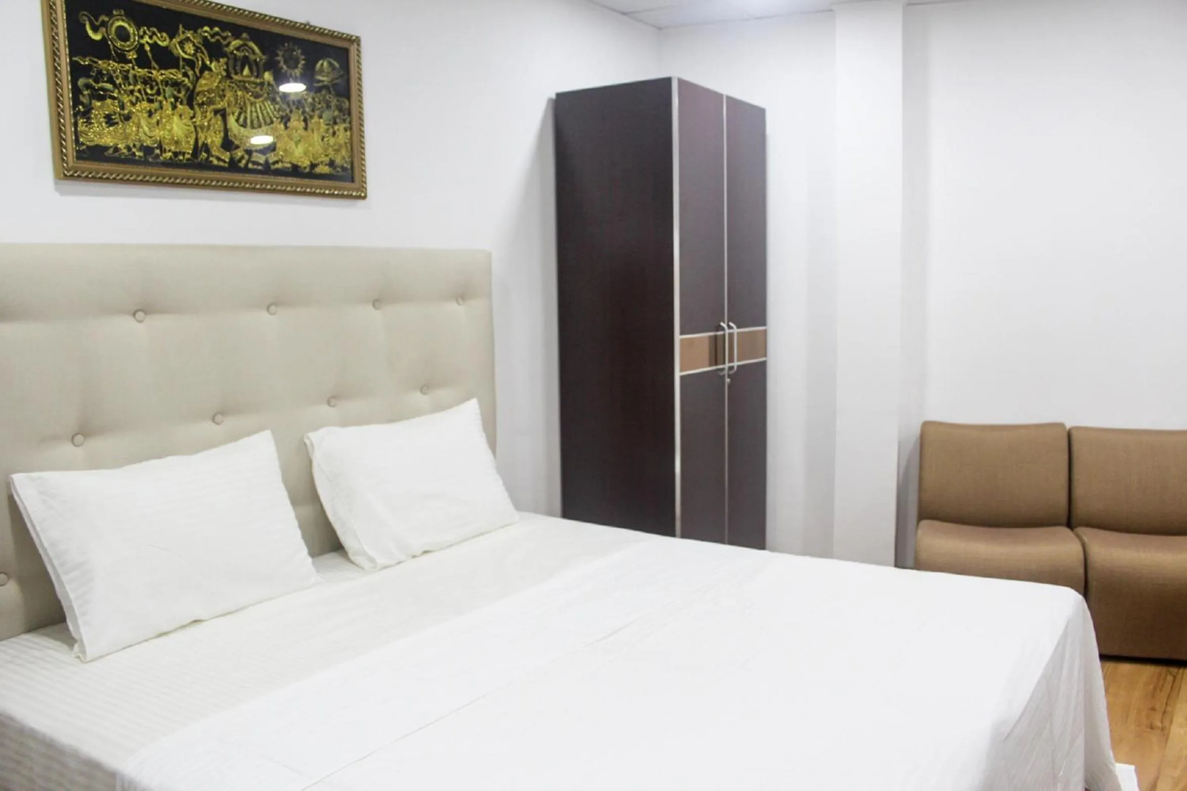 Bedroom, Bed in Metro City Hotel